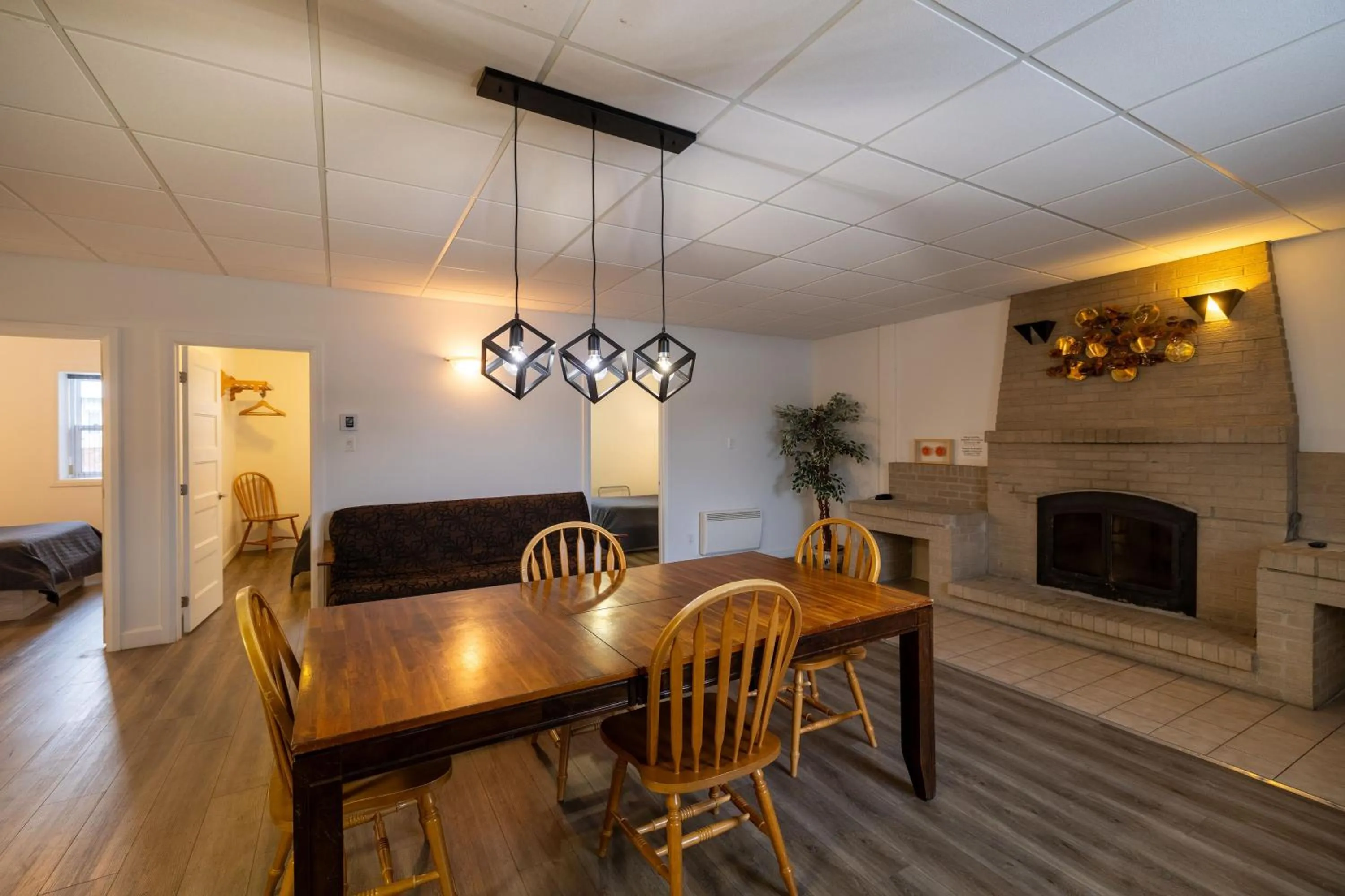 Photo of the whole room in Motel Et Condo Chez Charley