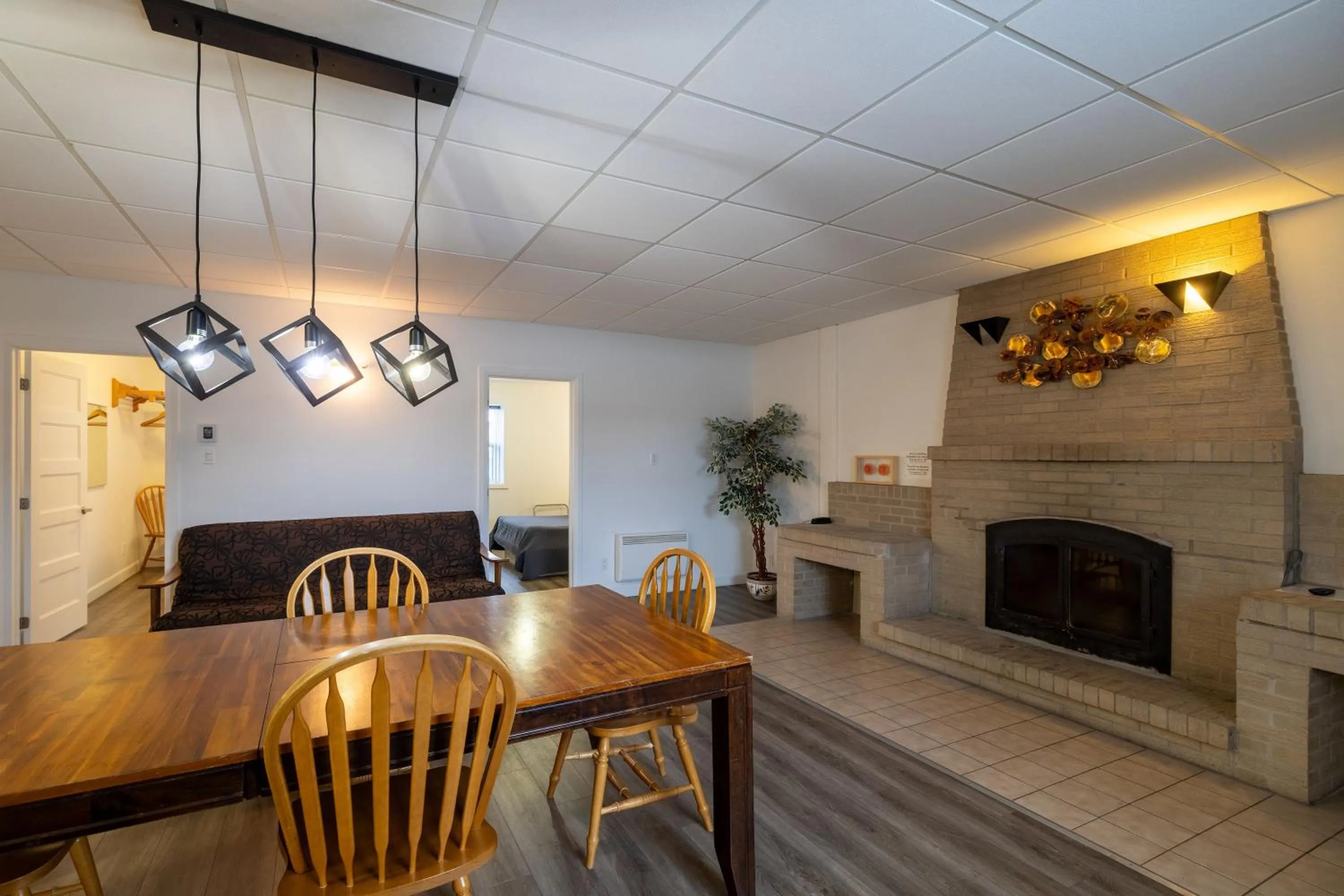 flat iron in Motel Et Condo Chez Charley