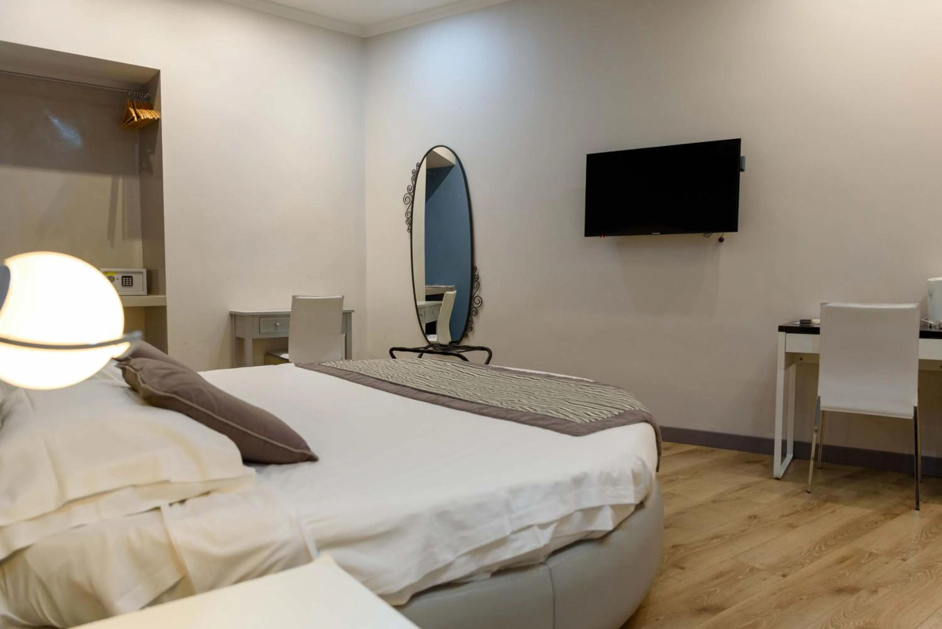 Bedroom, Bed in Roma Veneto Relais