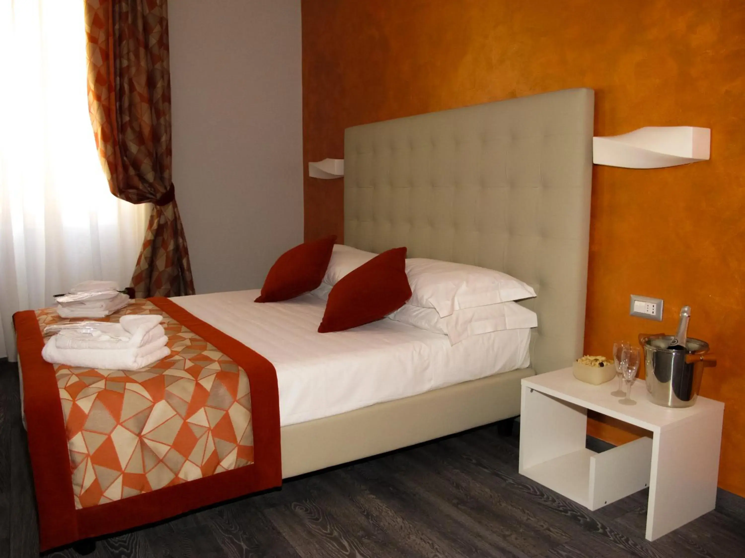 Bedroom, Bed in Roma Veneto Relais Bedroom, Bed in Roma Veneto Relais