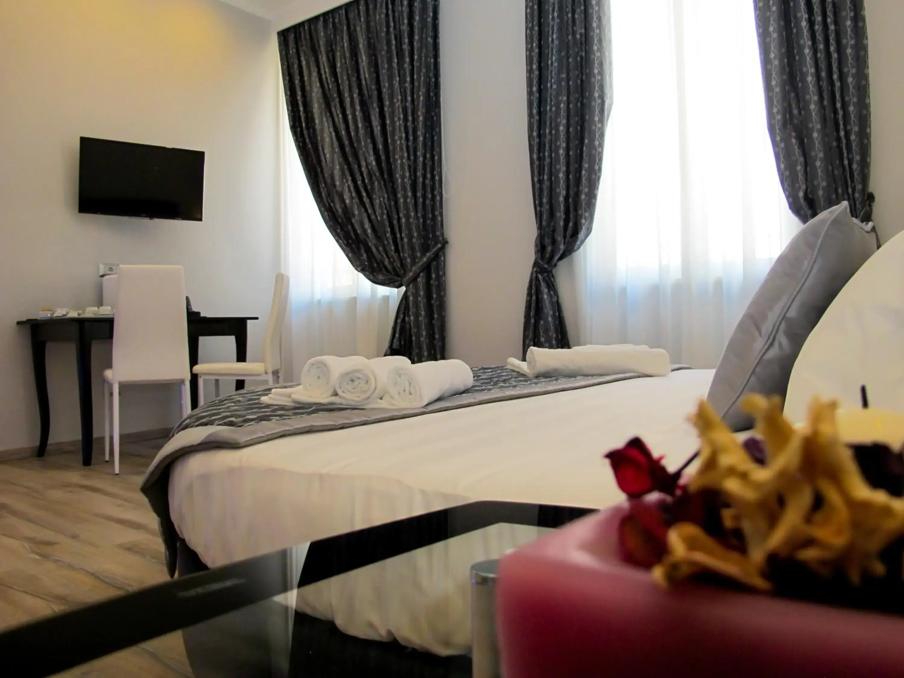 Photo of the whole room, Bed in Roma Veneto Relais Photo of the whole room, Bed in Roma Veneto Relais