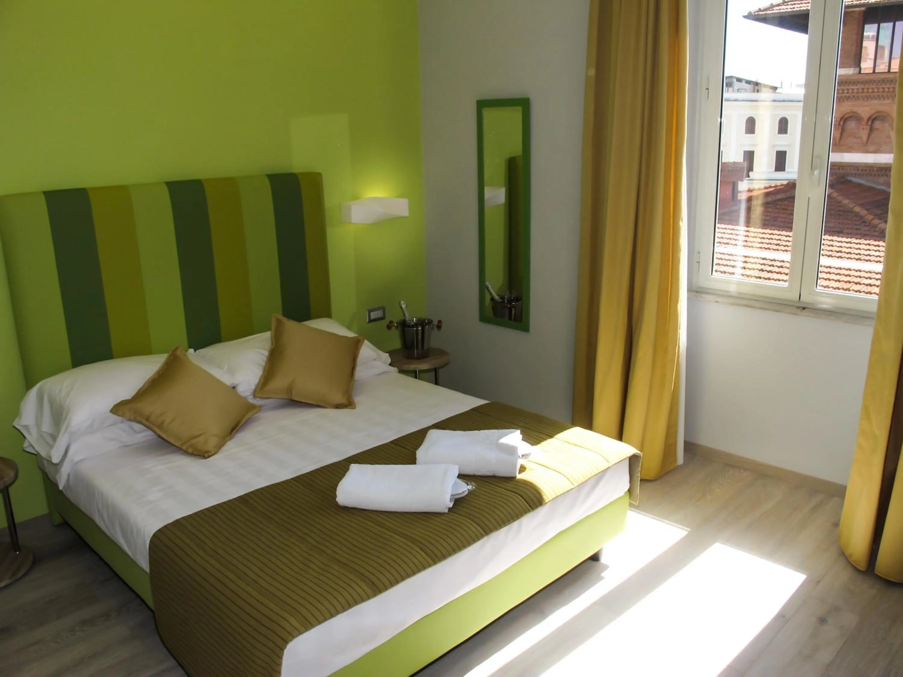 Photo of the whole room, Bed in Roma Veneto Relais