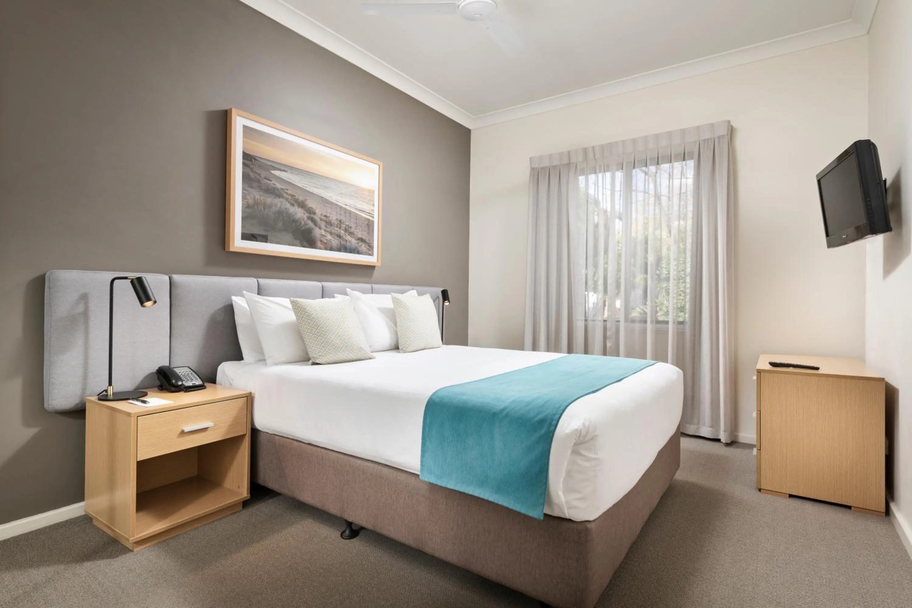 Bedroom, Bed in Quest Bunbury