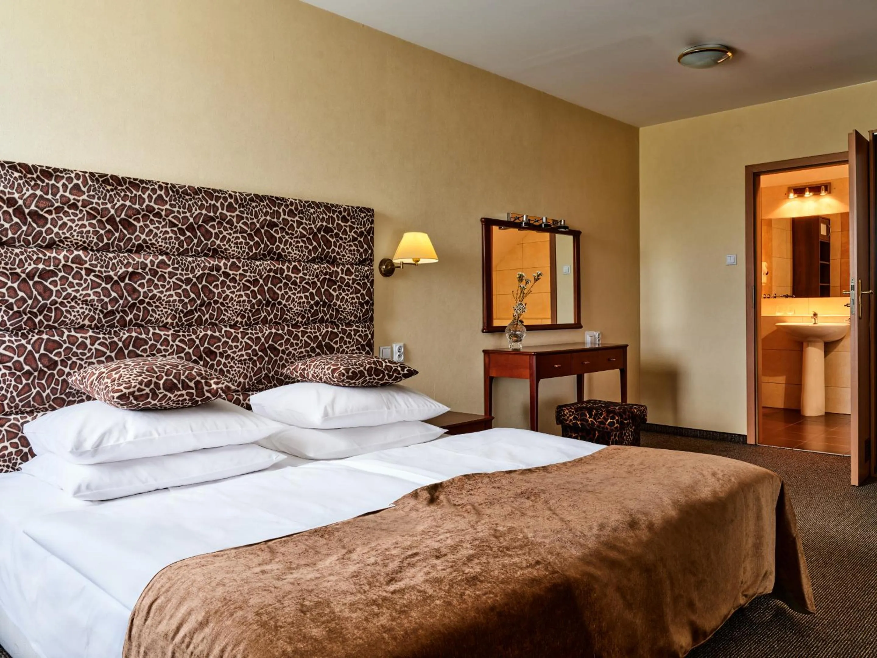 Bed in Hotel Great Polonia Kraków Airport