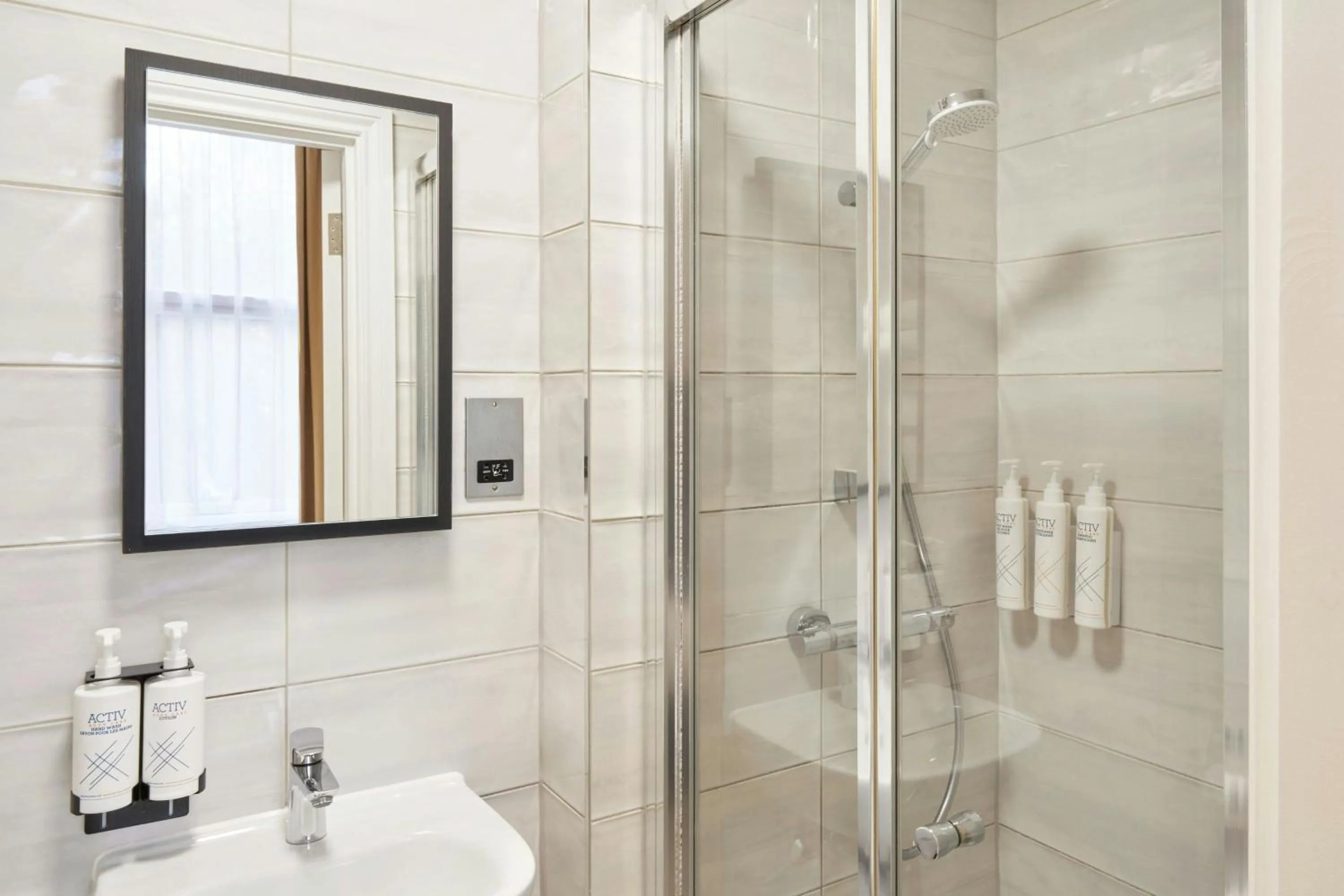 Bathroom in Four Points Flex by Sheraton London Kensington Olympia