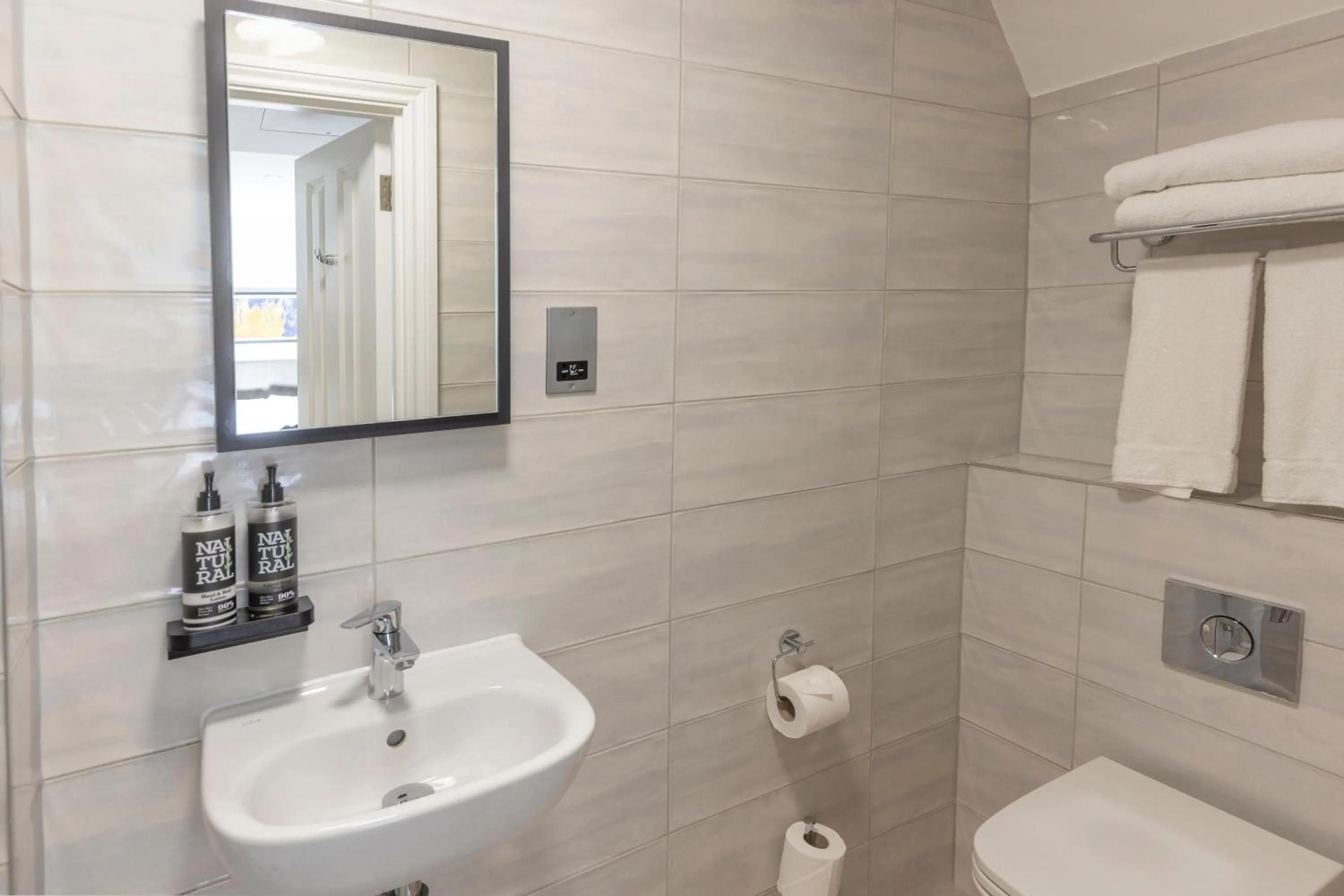 Bathroom in Four Points Flex by Sheraton London Kensington Olympia
