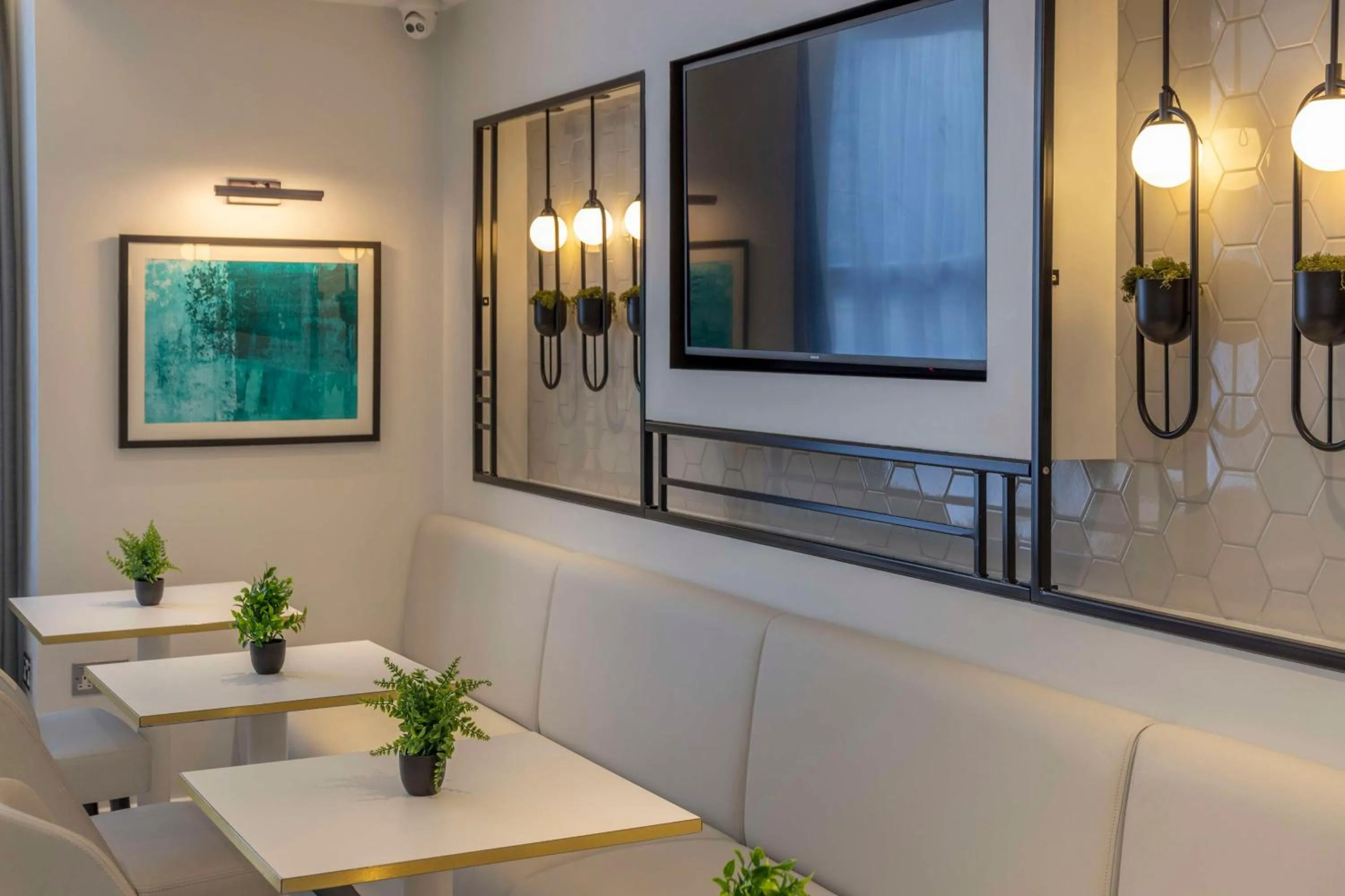 Restaurant/places to eat in Four Points Flex by Sheraton London Kensington Olympia