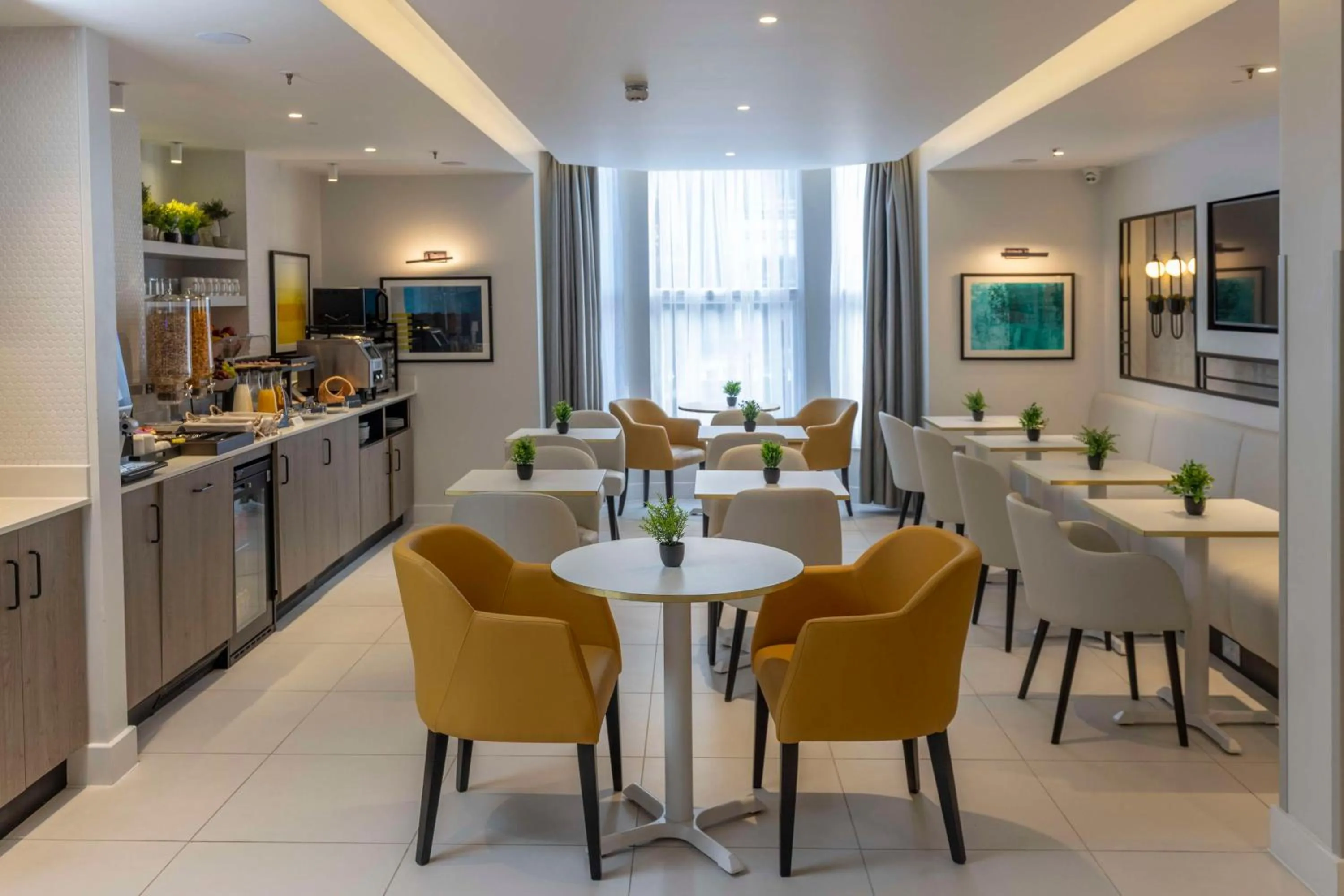 Restaurant/places to eat in Four Points Flex by Sheraton London Kensington Olympia