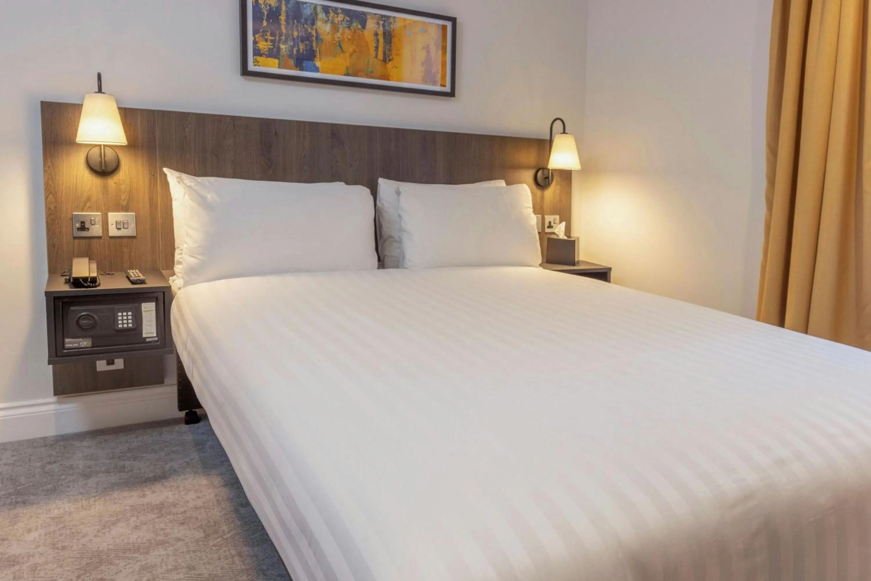 Photo of the whole room, Bed in Four Points Flex by Sheraton London Kensington Olympia