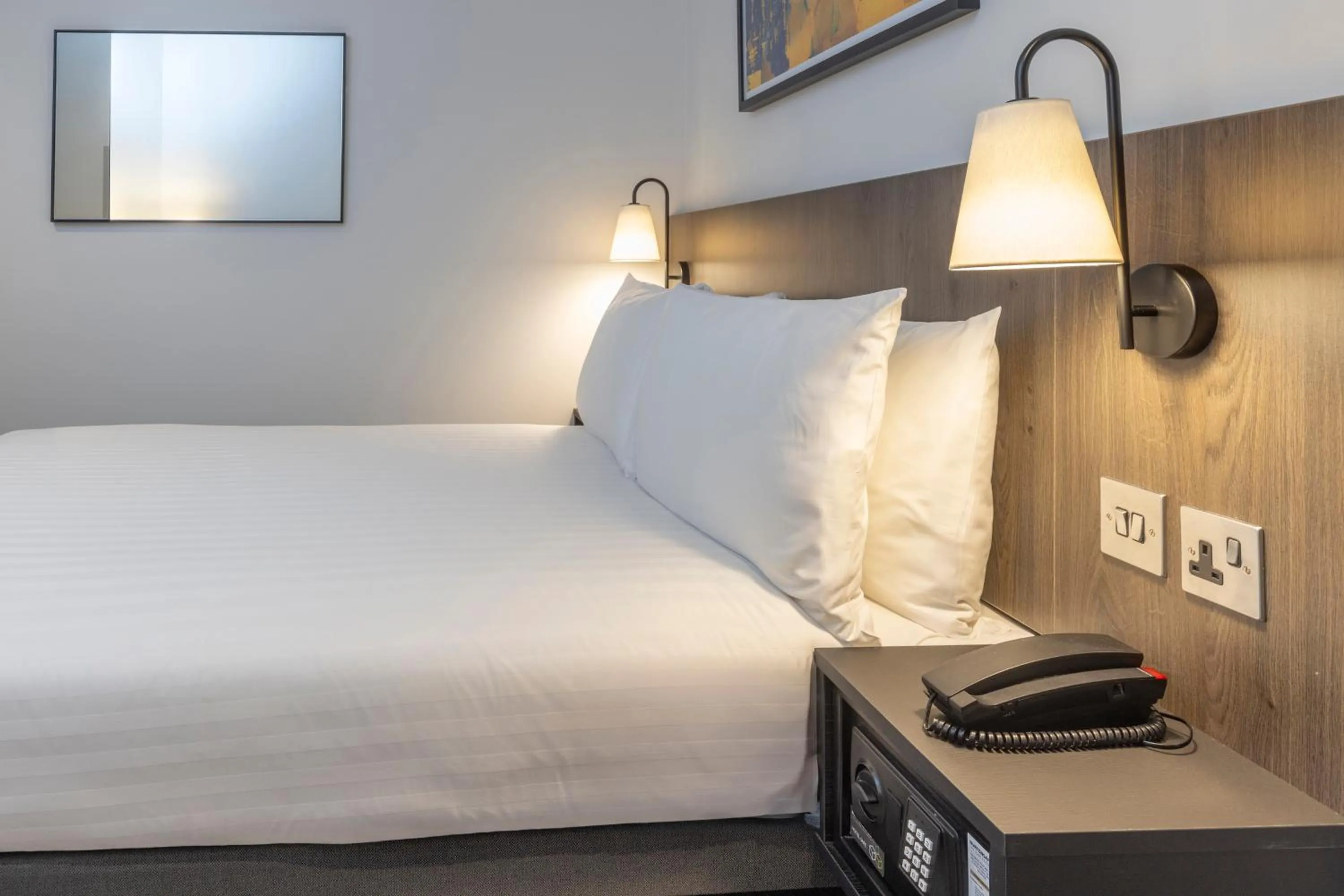 Bed in Best Western Kensington Olympia Hotel