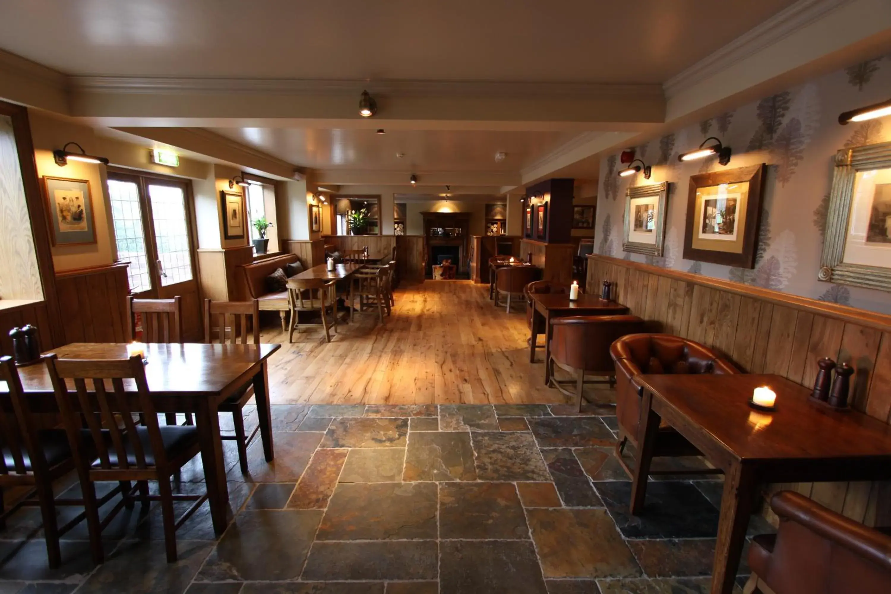 Restaurant/places to eat in The Bear's Paw Restaurant/places to eat in The Bear's Paw