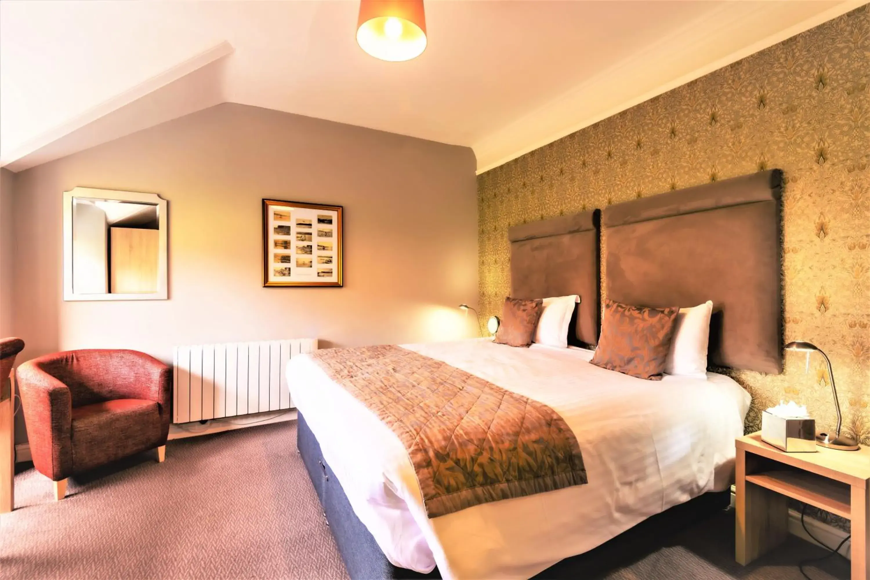 Bed in The Lamplighter Dining ~ Rooms Bed in The Lamplighter Dining ~ Rooms