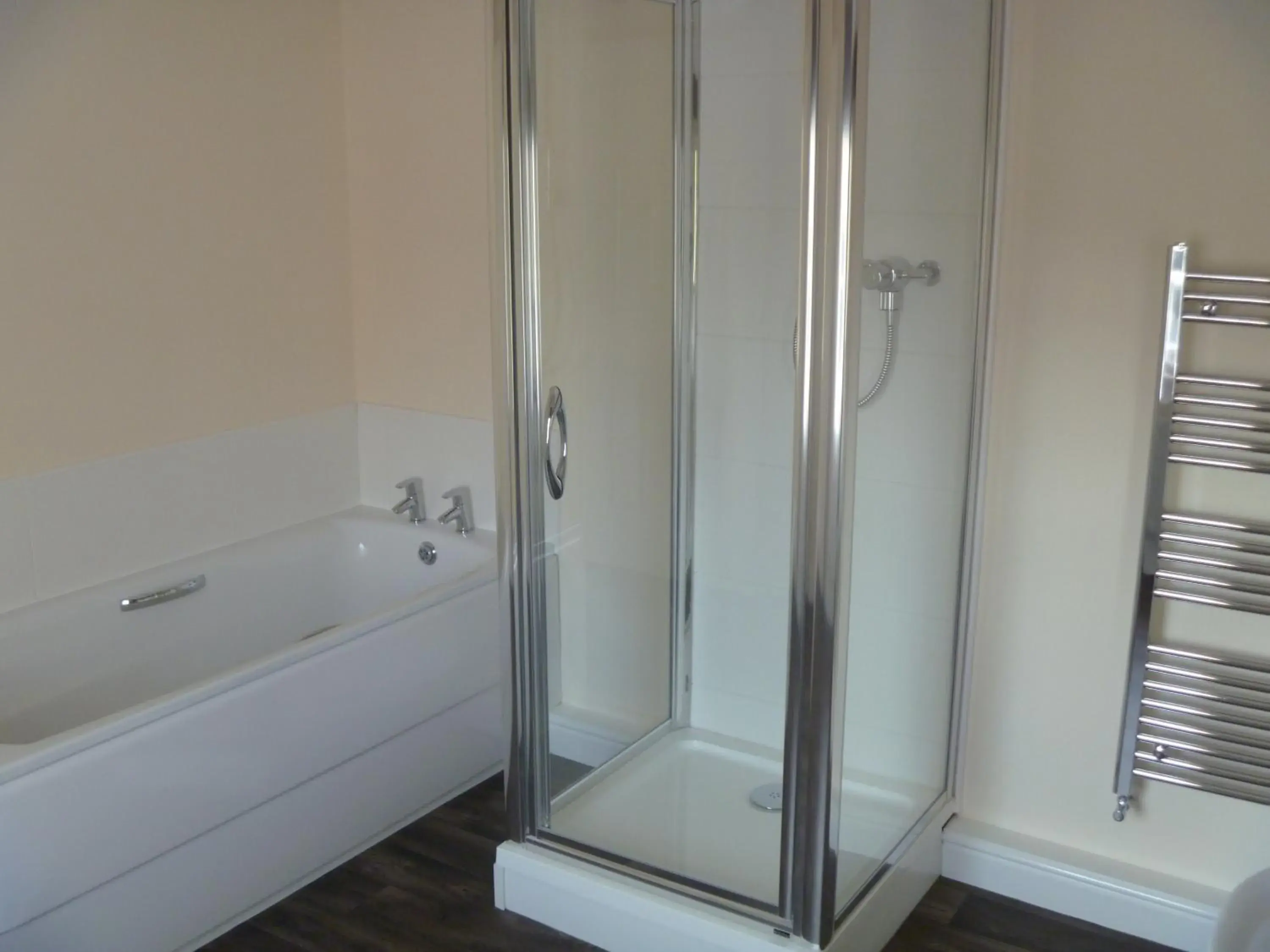Bathroom in The Lamplighter Dining ~ Rooms Bathroom in The Lamplighter Dining ~ Rooms