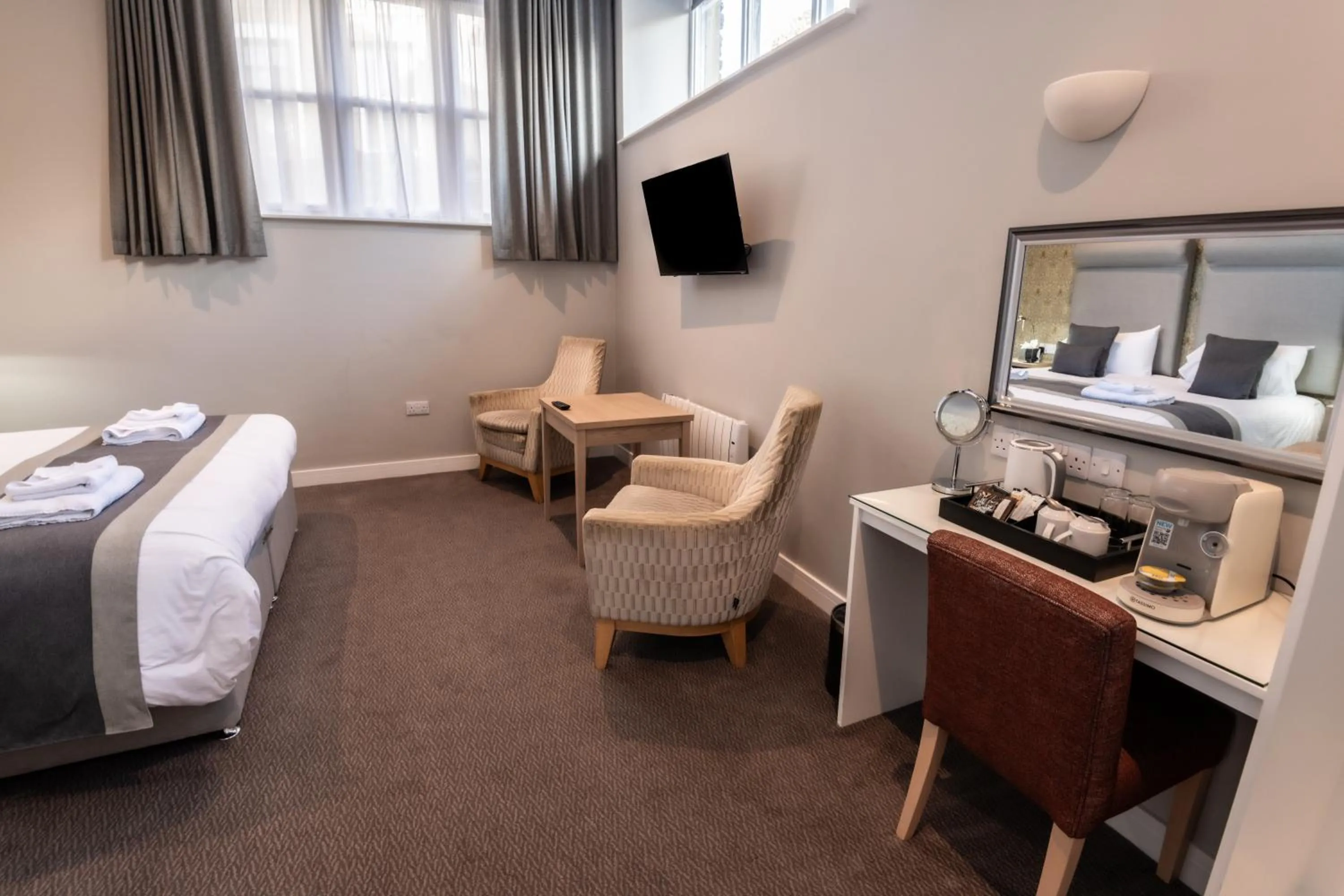 Bedroom, Bed in The Lamplighter Dining ~ Rooms