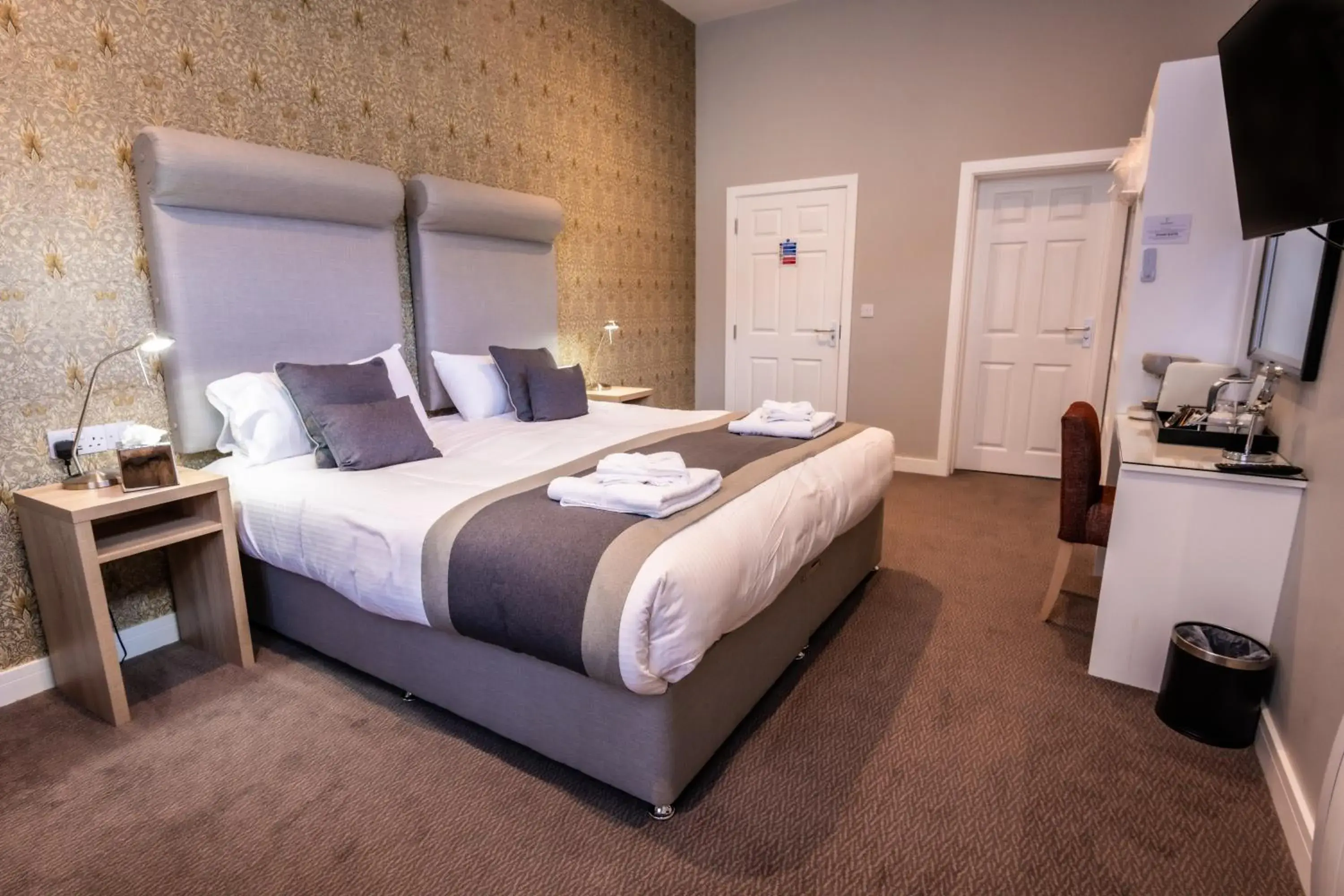 Bedroom, Bed in The Lamplighter Dining ~ Rooms Bedroom, Bed in The Lamplighter Dining ~ Rooms