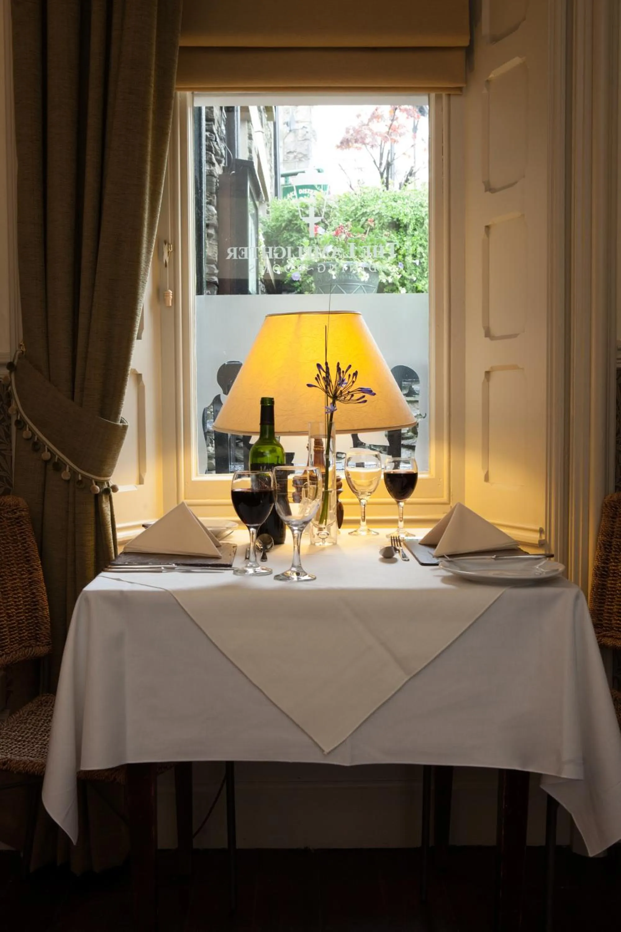 Restaurant/places to eat in The Lamplighter Dining ~ Rooms