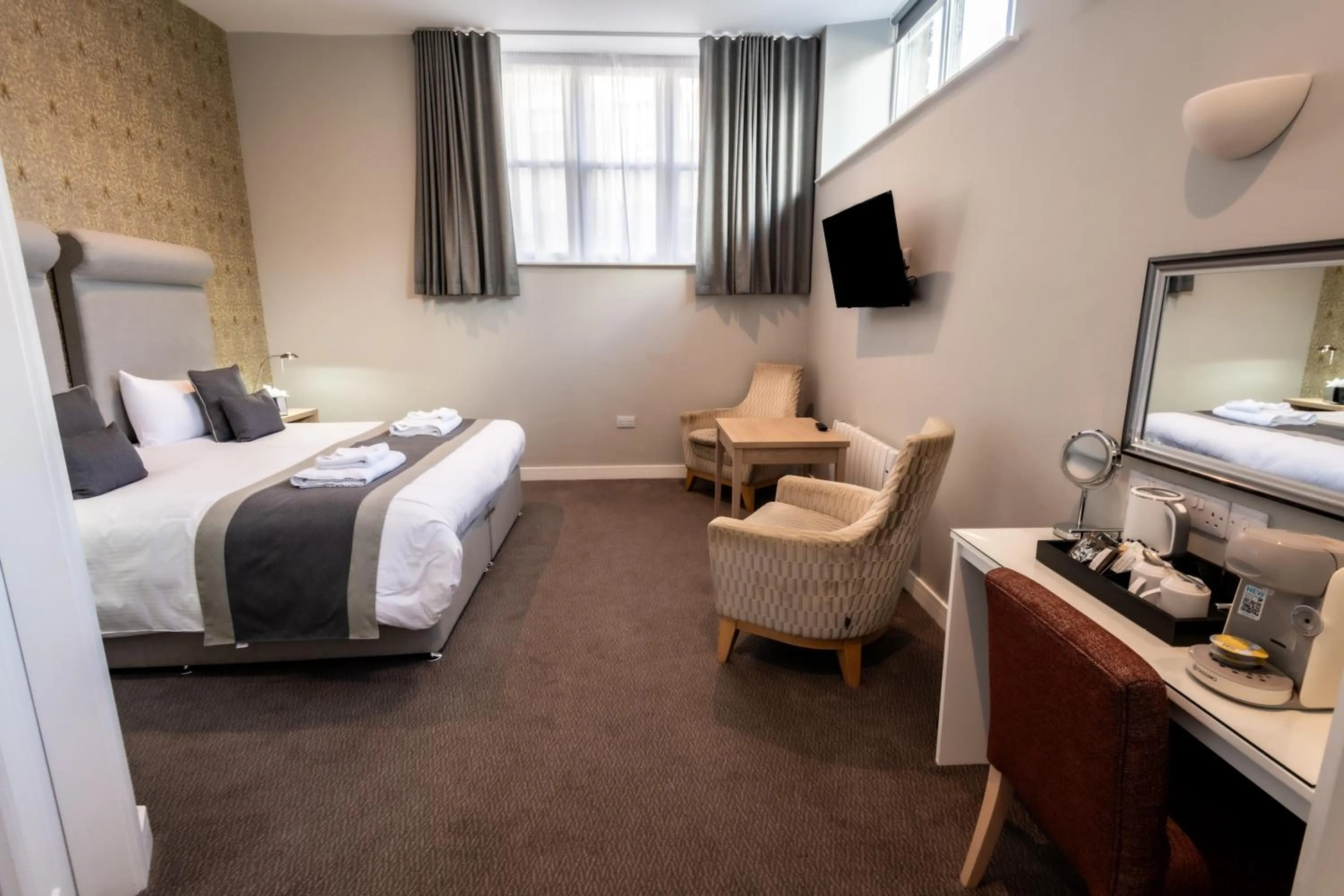 Bedroom, Bed in The Lamplighter Dining ~ Rooms