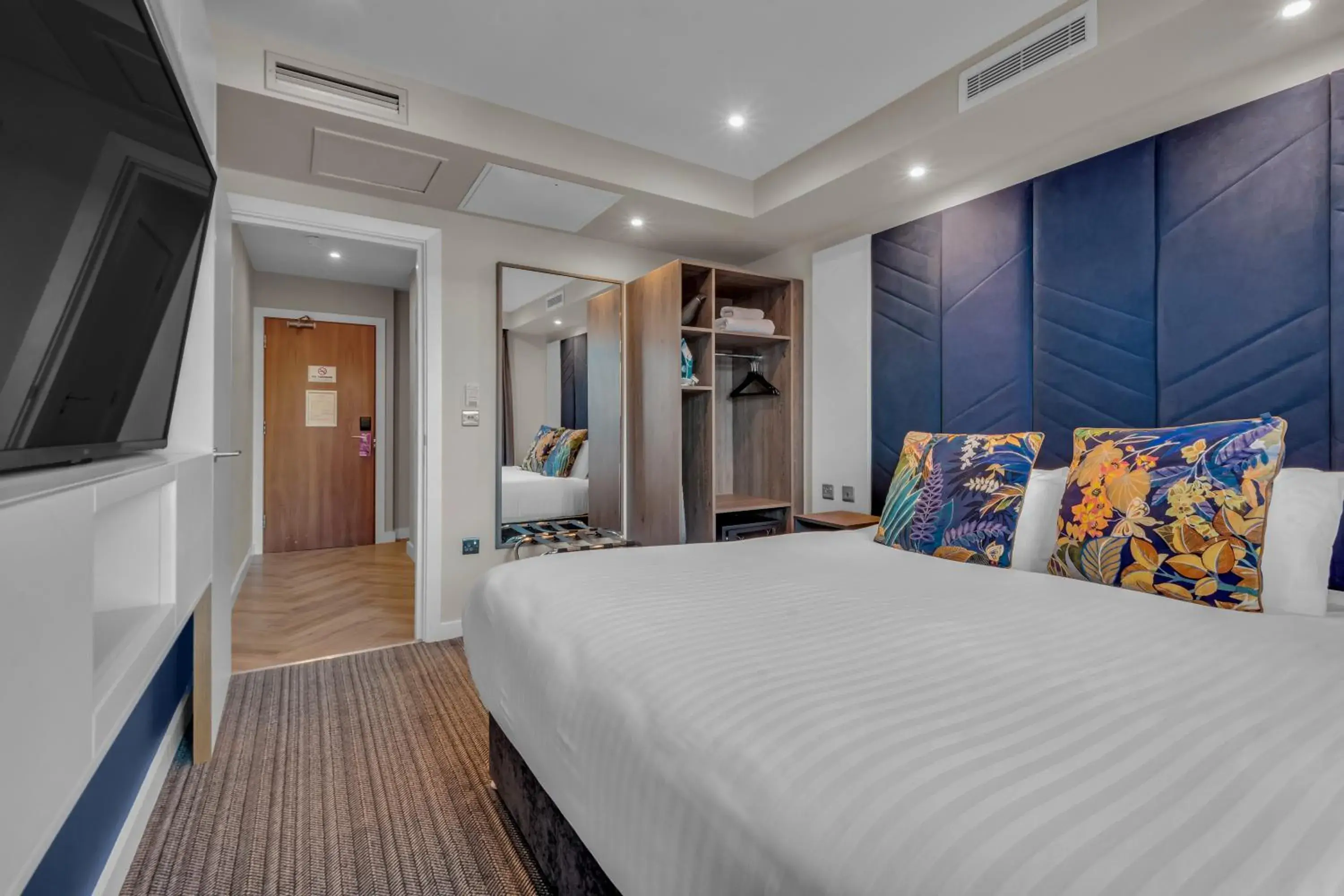 Bedroom, Bed in Roomzzz Leeds City Bedroom, Bed in Roomzzz Leeds City