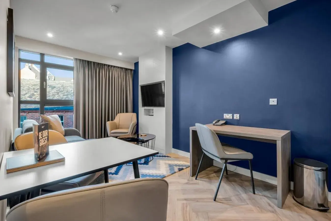 Living room in Roomzzz Leeds City Living room in Roomzzz Leeds City