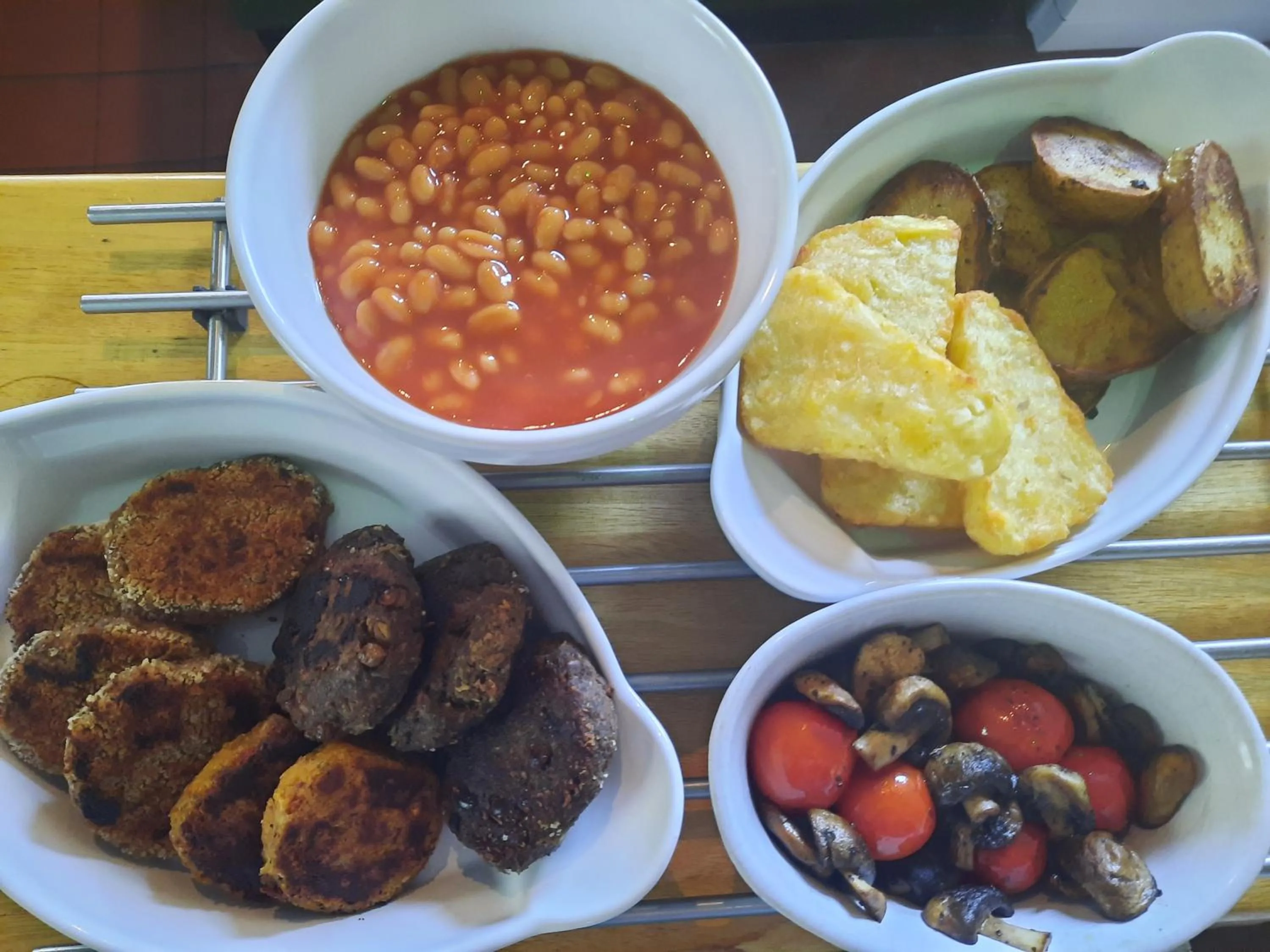 Breakfast in Cerdyn Villa