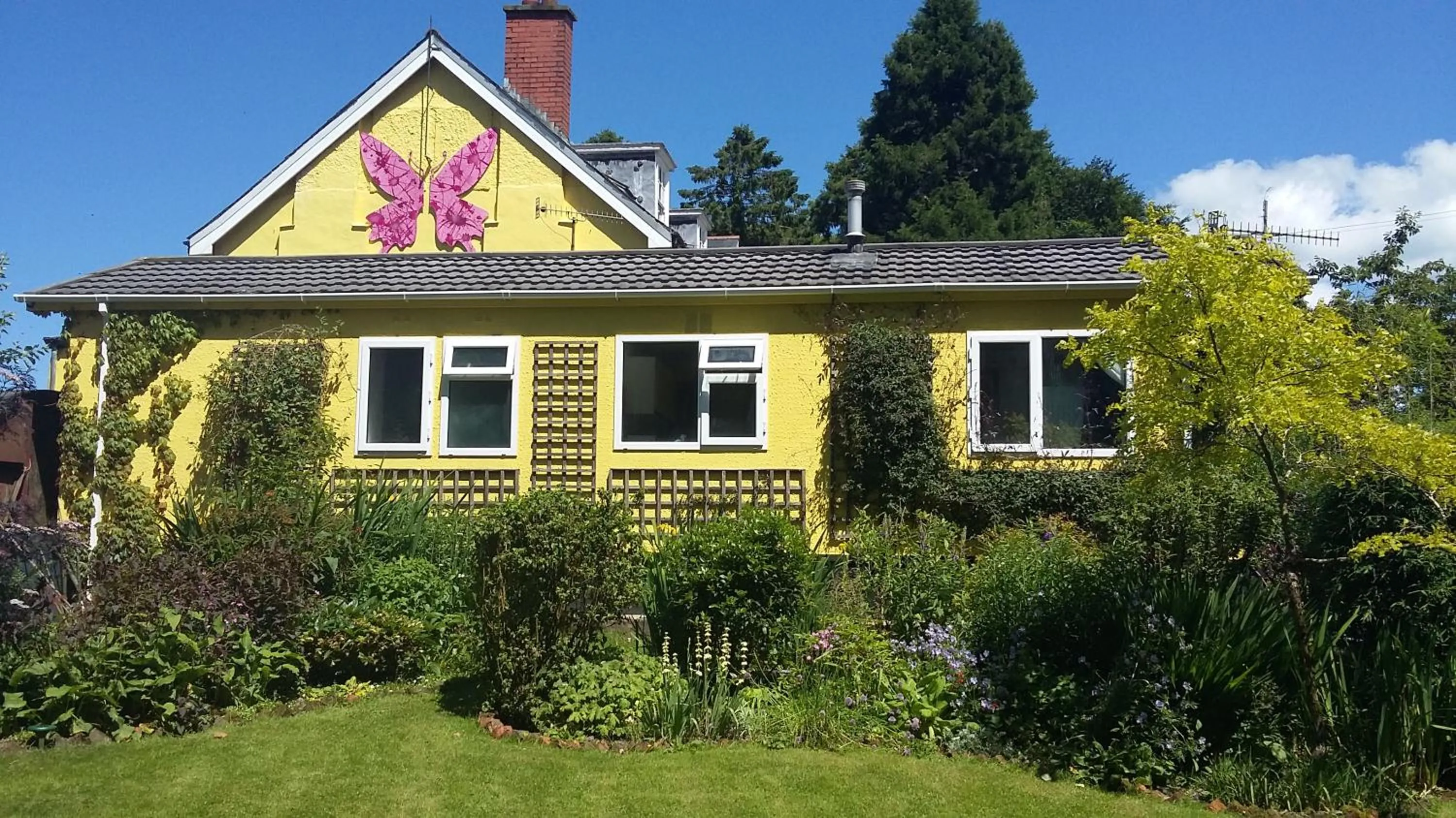 Property building in Cerdyn Villa