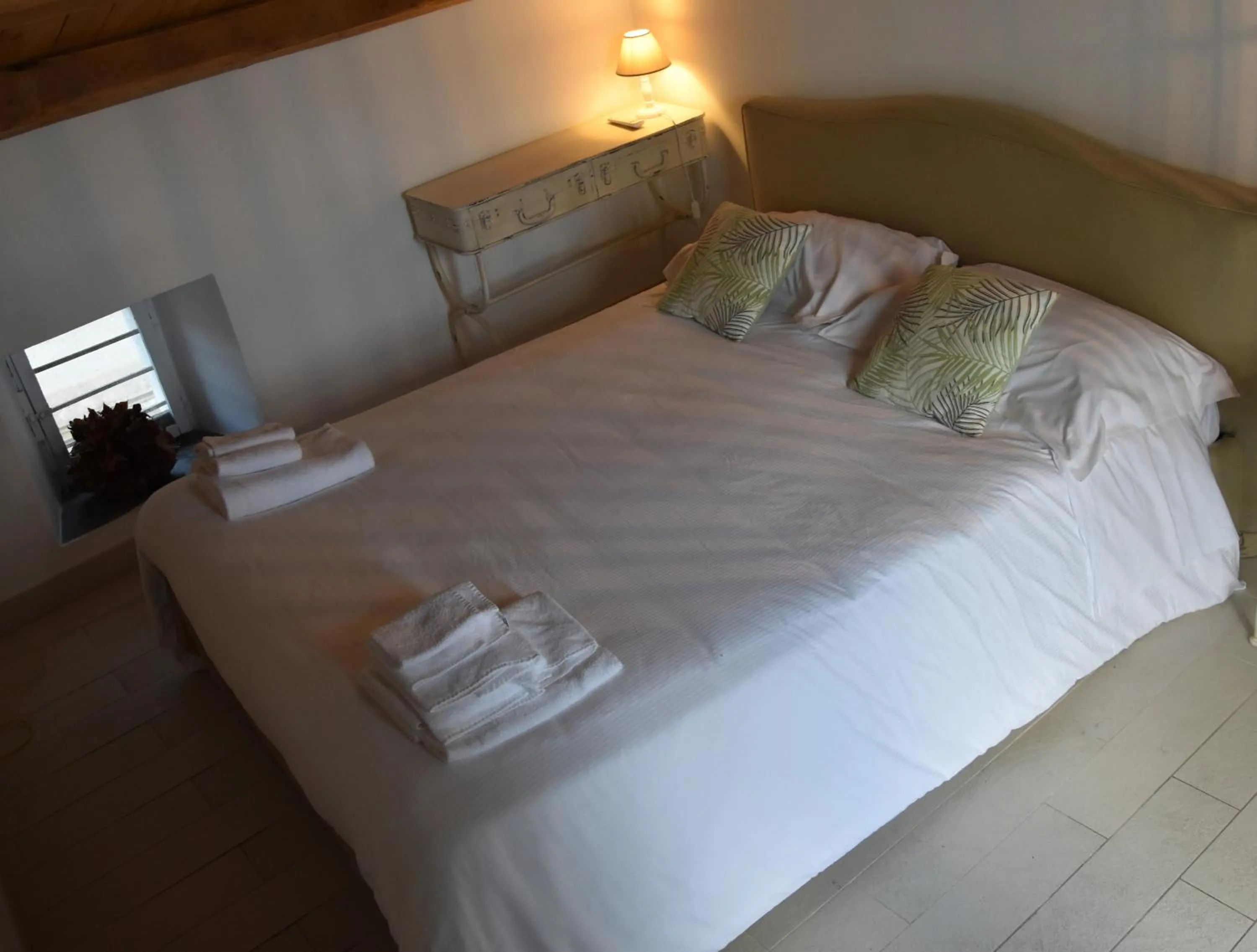 Photo of the whole room, Bed in La Casa nel Borgo Antico