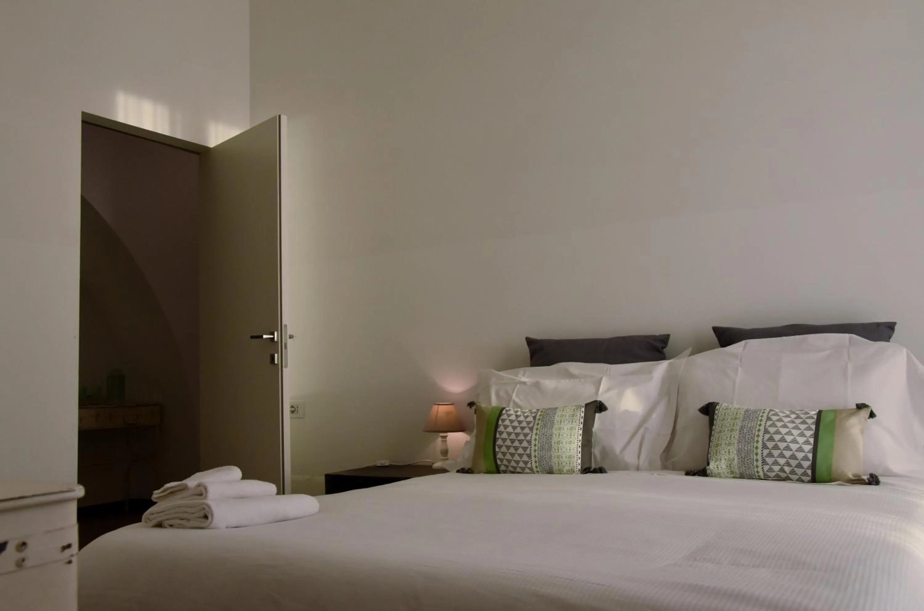 Photo of the whole room, Bed in La Casa nel Borgo Antico