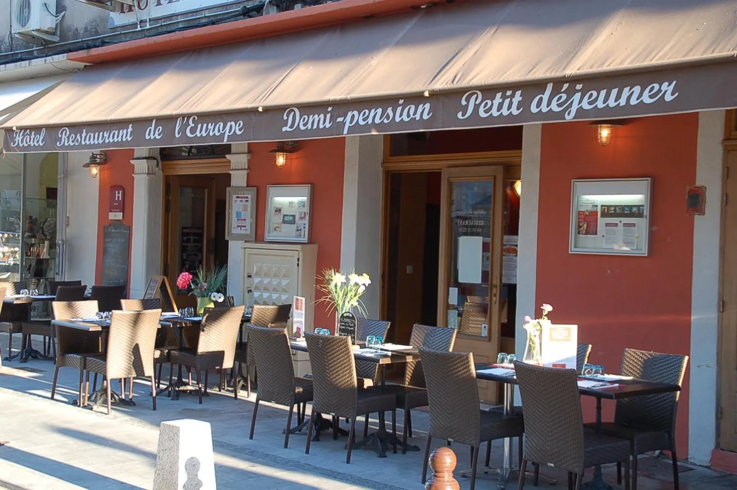 Patio in Hotel Restaurant L'Europe
