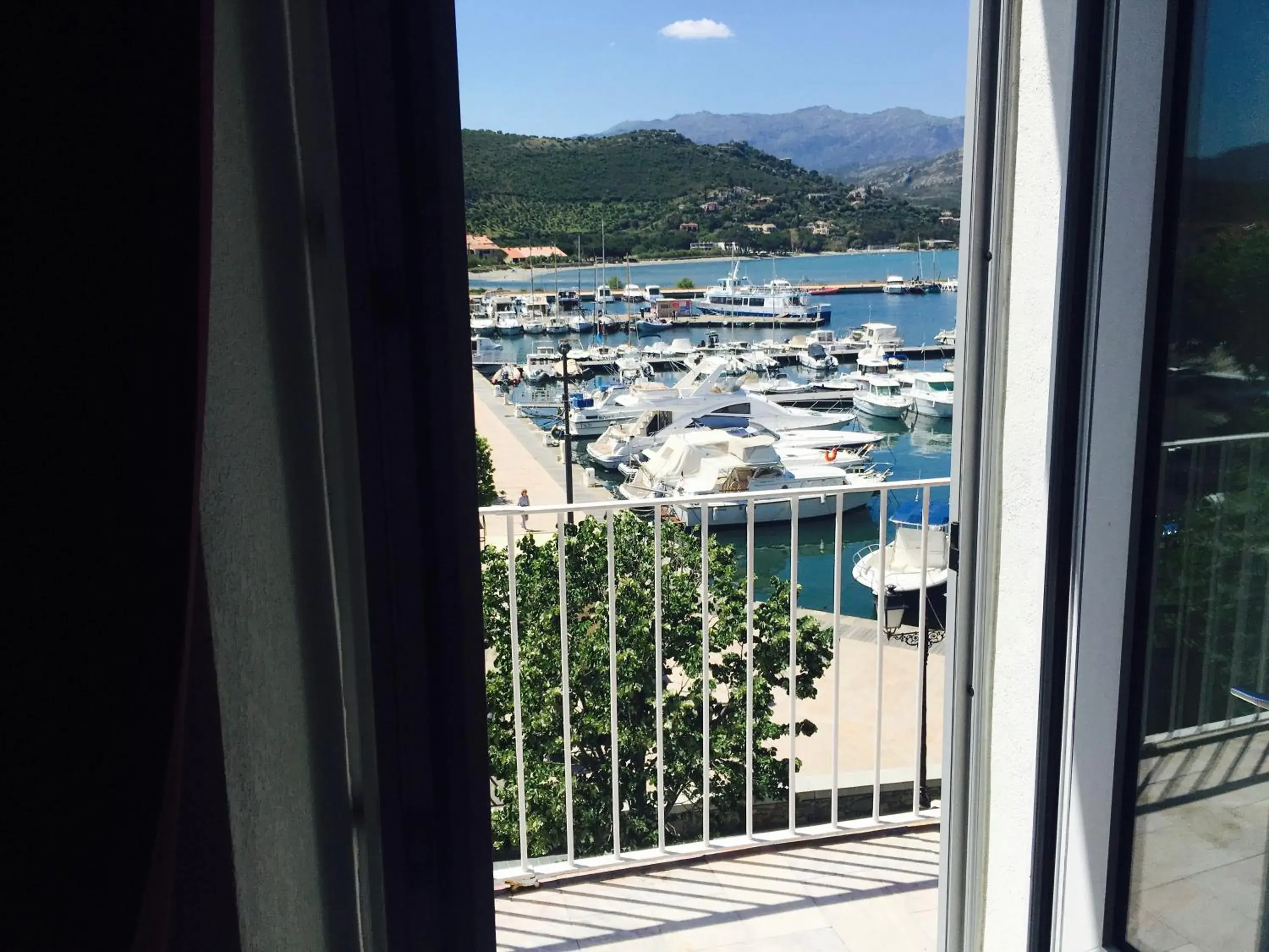 Superior Double Room with Balcony in Hotel Restaurant L'Europe Superior Double Room with Balcony in Hotel Restaurant L'Europe