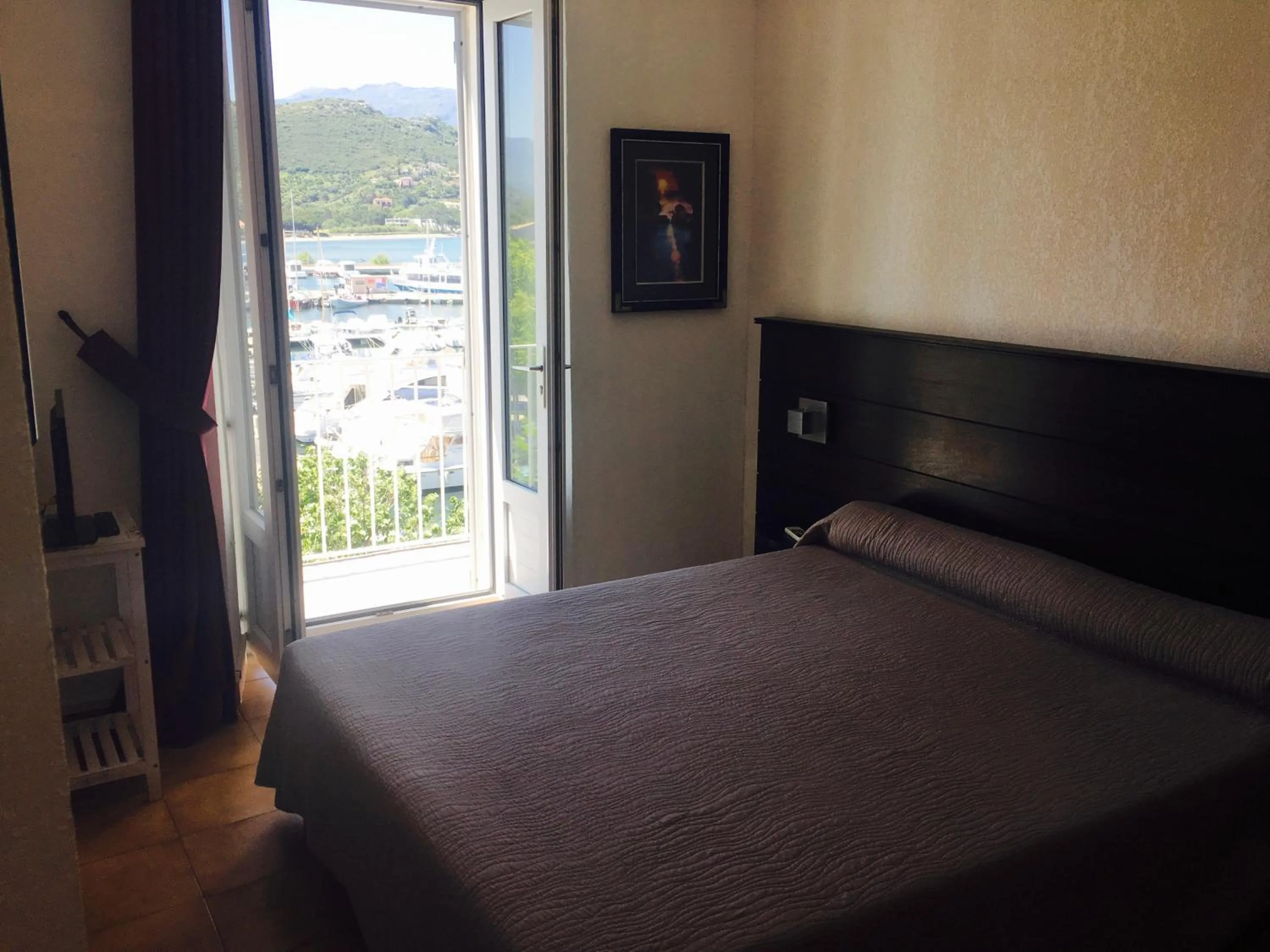 Bed in Hotel Restaurant L'Europe