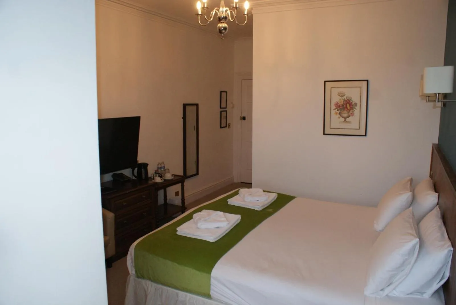 Bedroom, Bed in Keppels Head Hotel