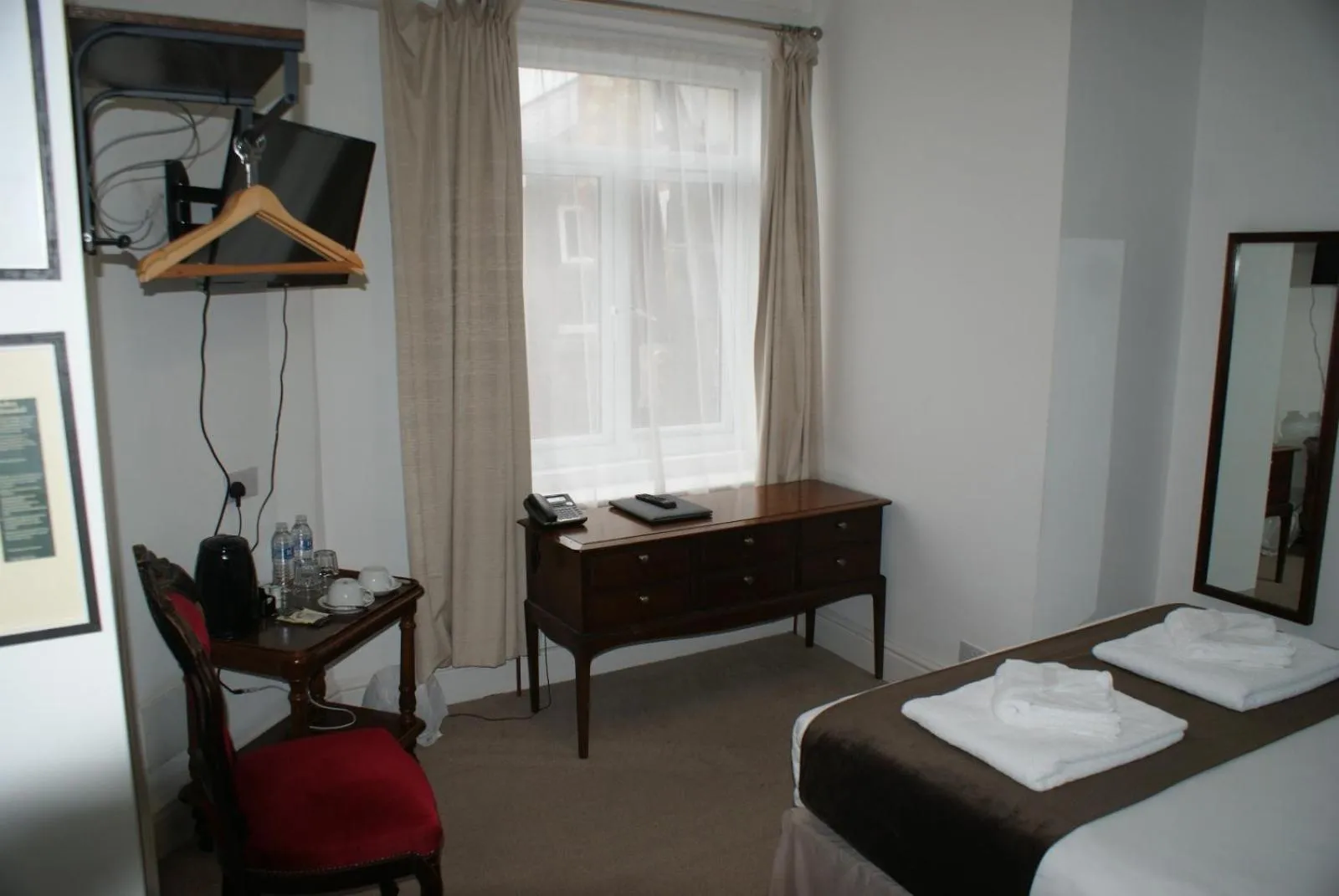 Bedroom, Bed in Keppels Head Hotel