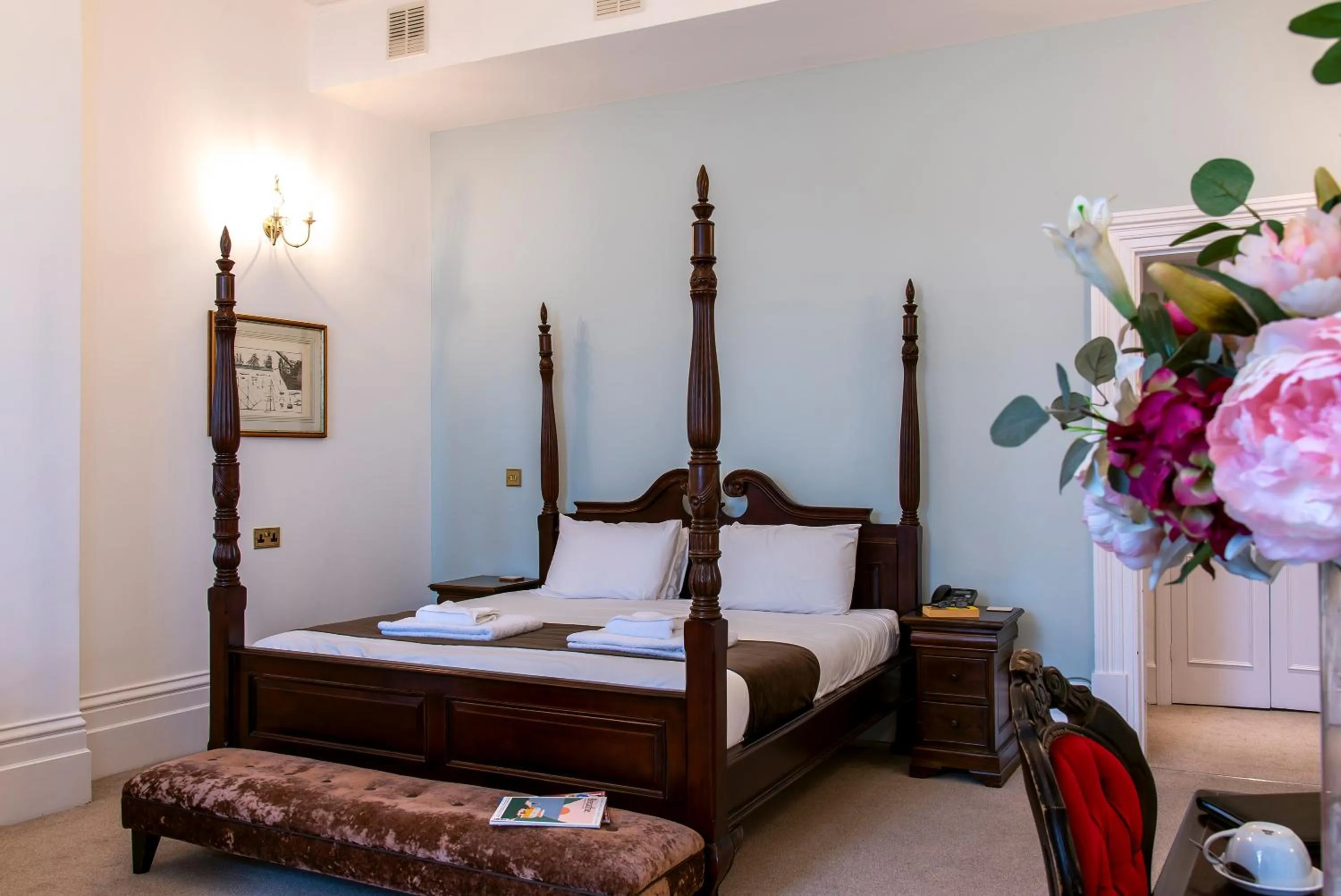 Bedroom, Bed in Keppels Head Hotel