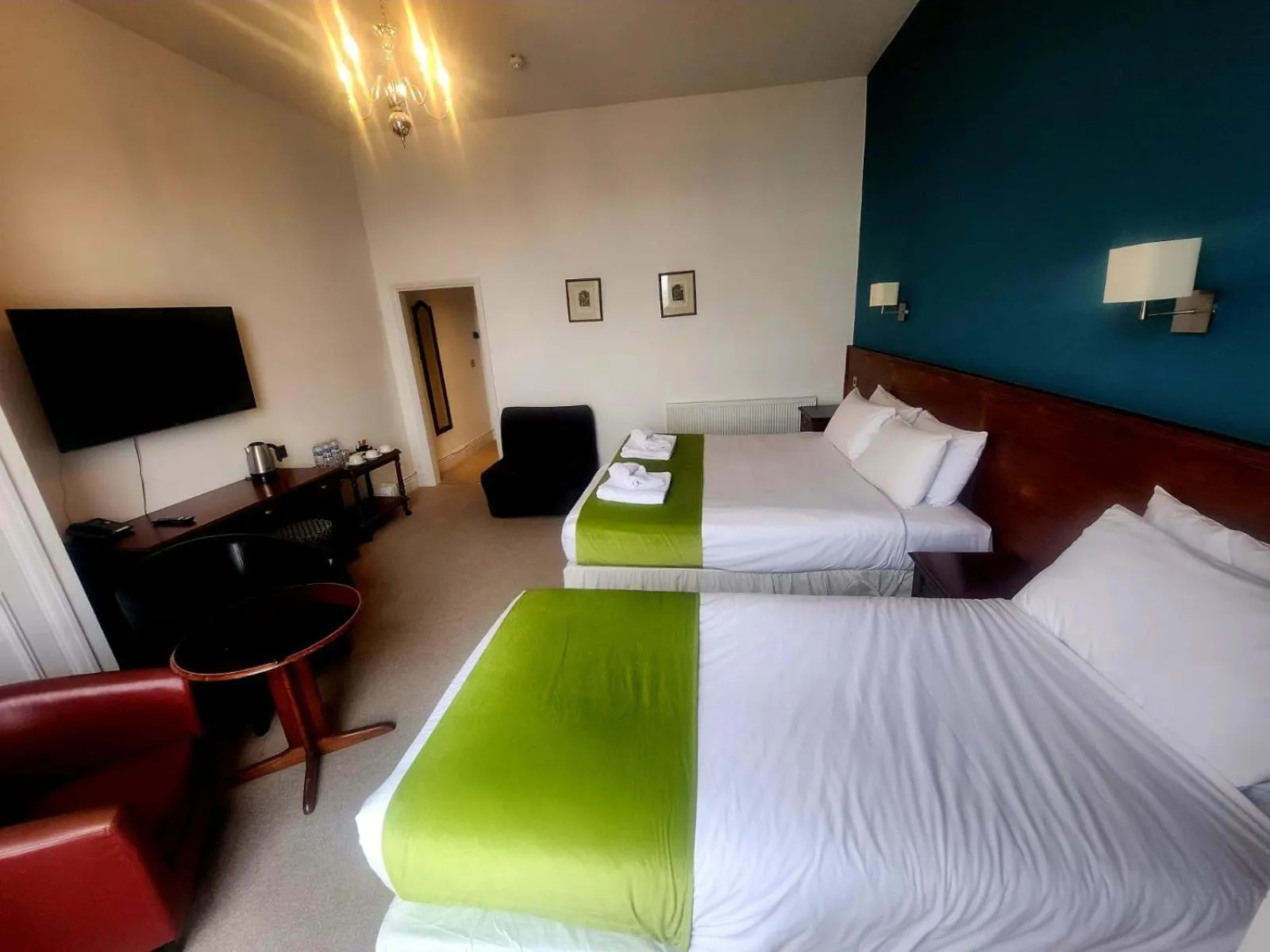 Bedroom, Bed in Keppels Head Hotel