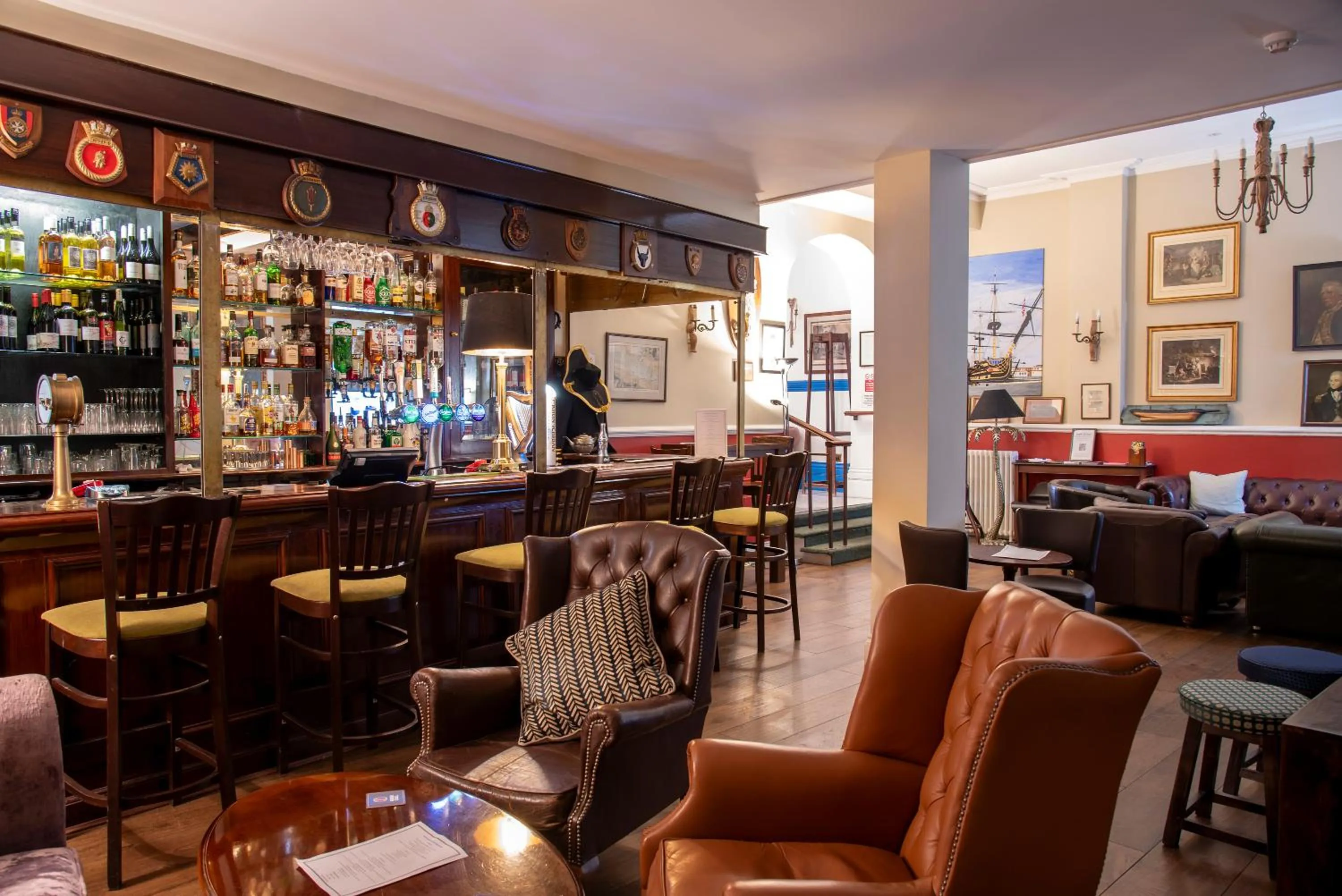 Lounge or bar in Keppels Head Hotel