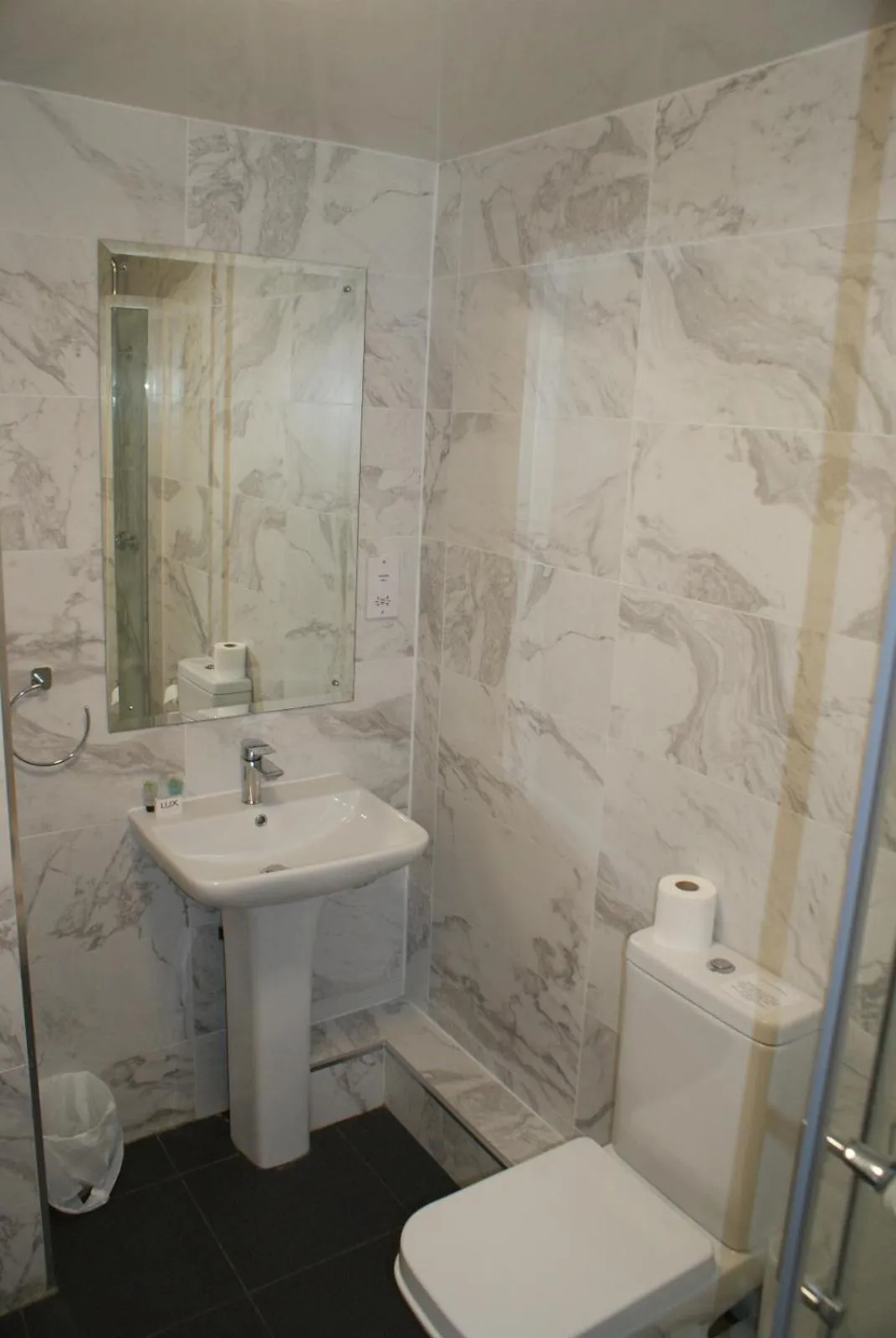 Bathroom in Keppels Head Hotel