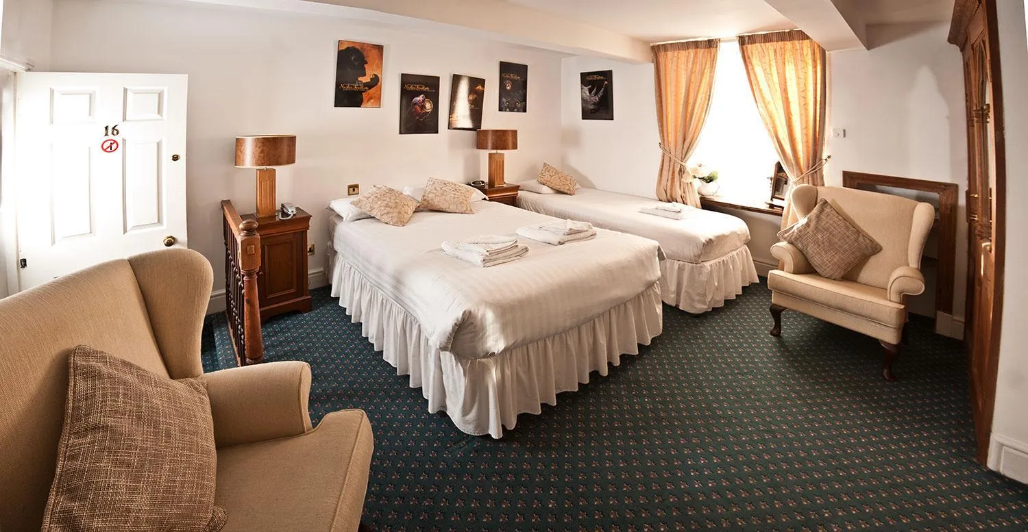 Photo of the whole room, Bed in Gales Of Llangollen