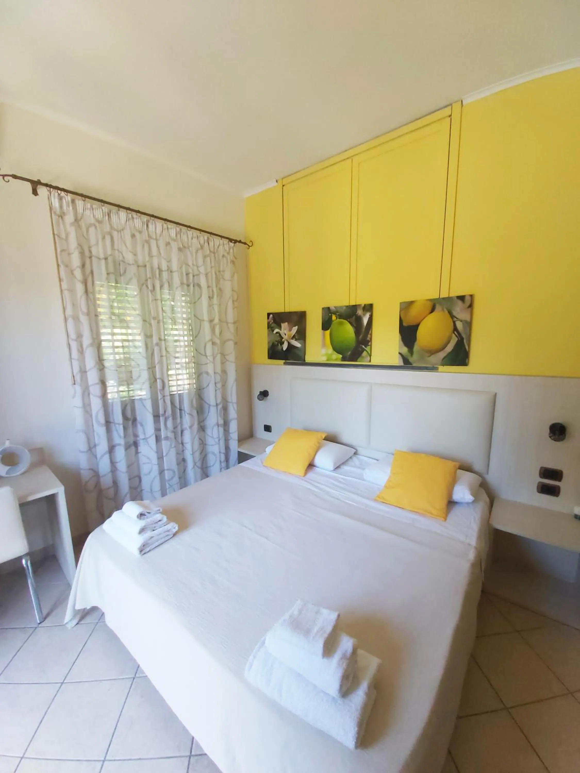 Bedroom, Bed in Sosò