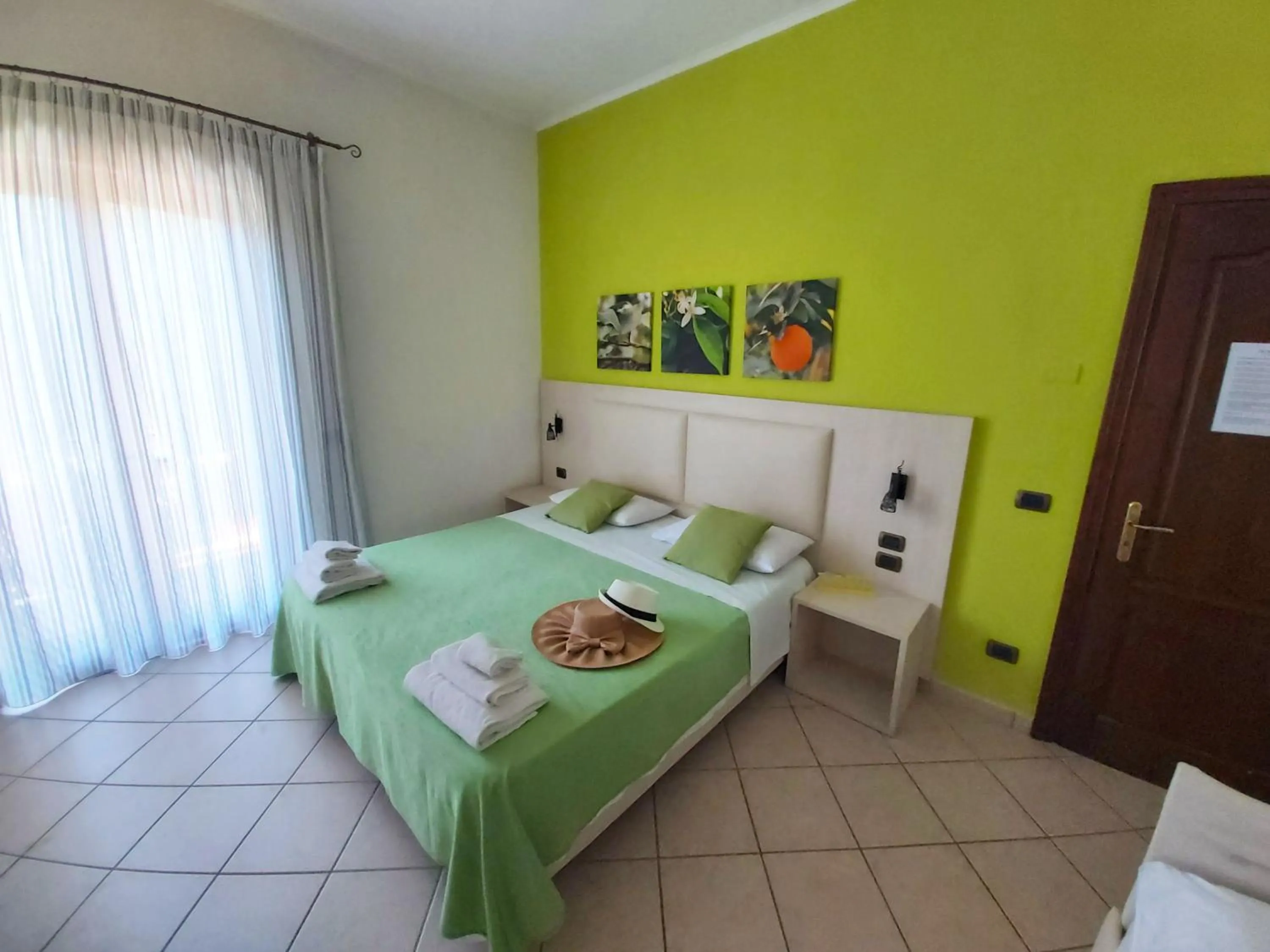 Bedroom, Bed in Sosò