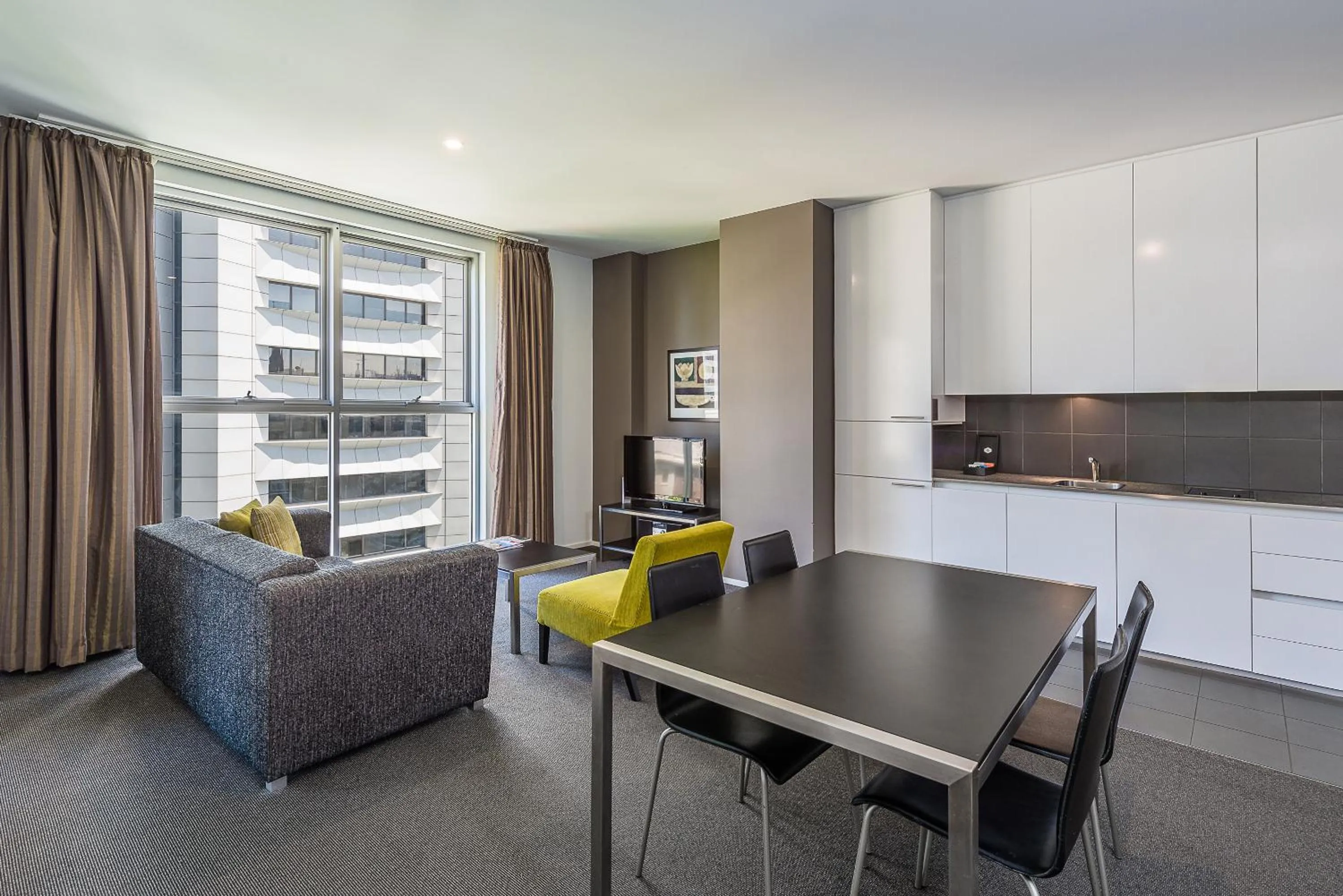 Kitchen or kitchenette in Mantra 100 Exhibition