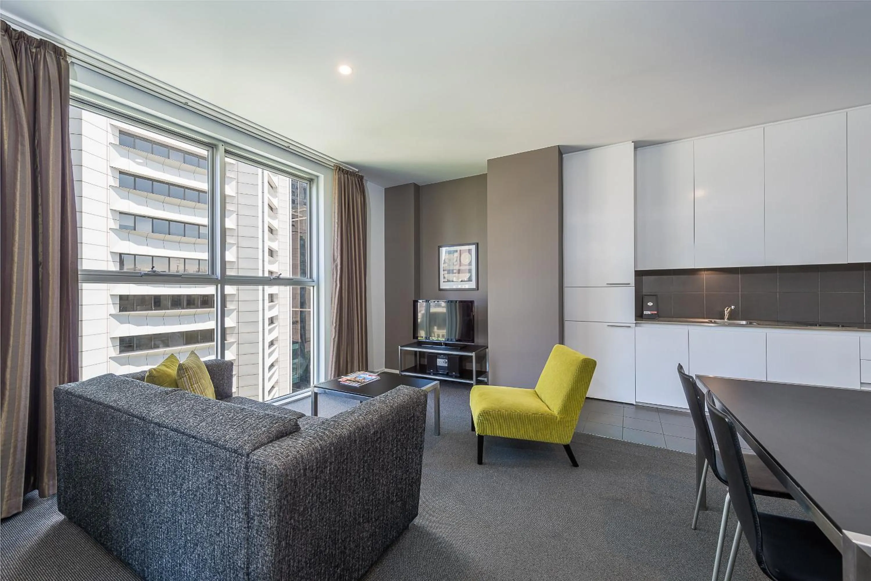 Kitchen or kitchenette in Mantra 100 Exhibition