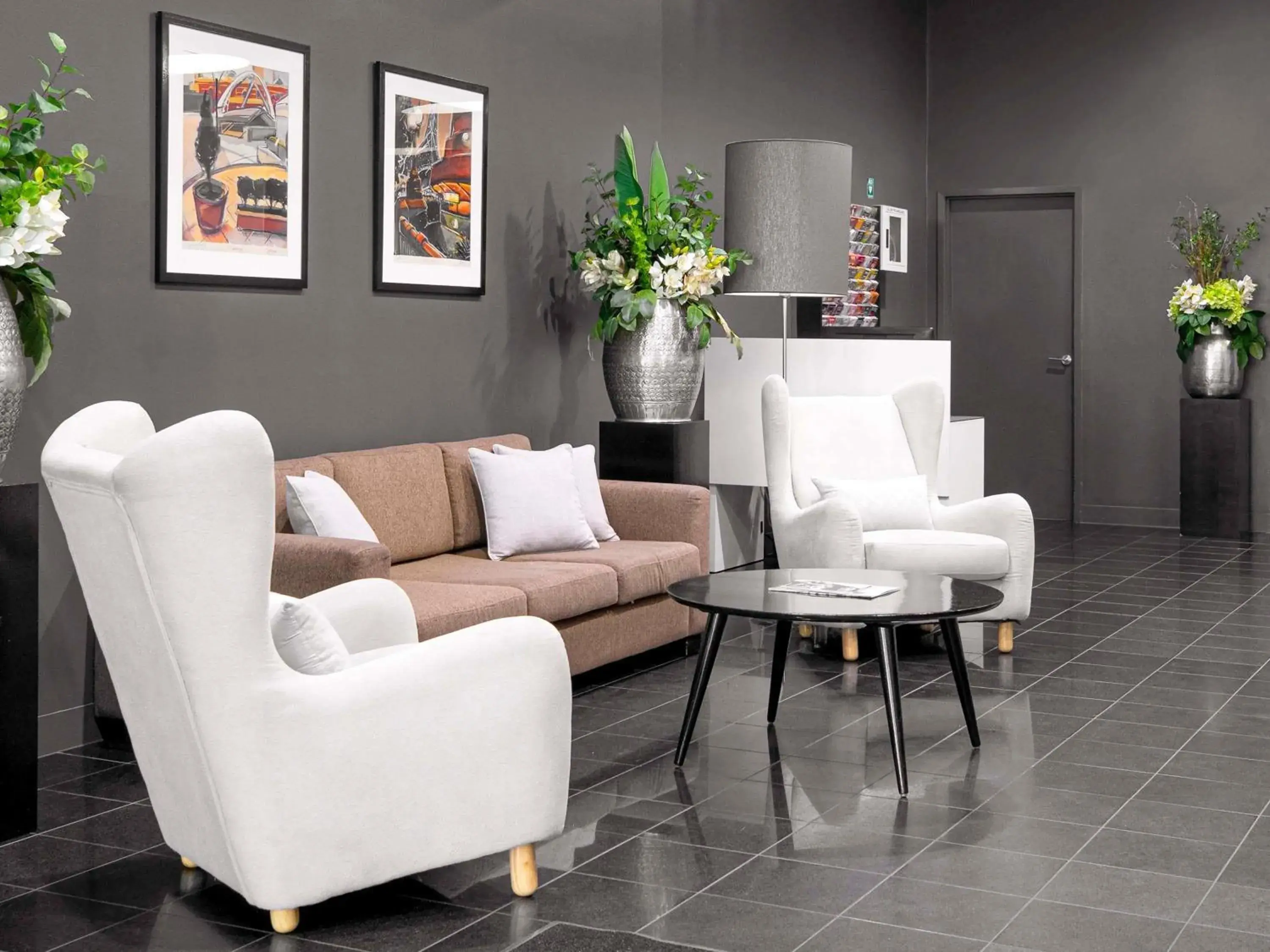 Property building in Mantra 100 Exhibition Property building in Mantra 100 Exhibition