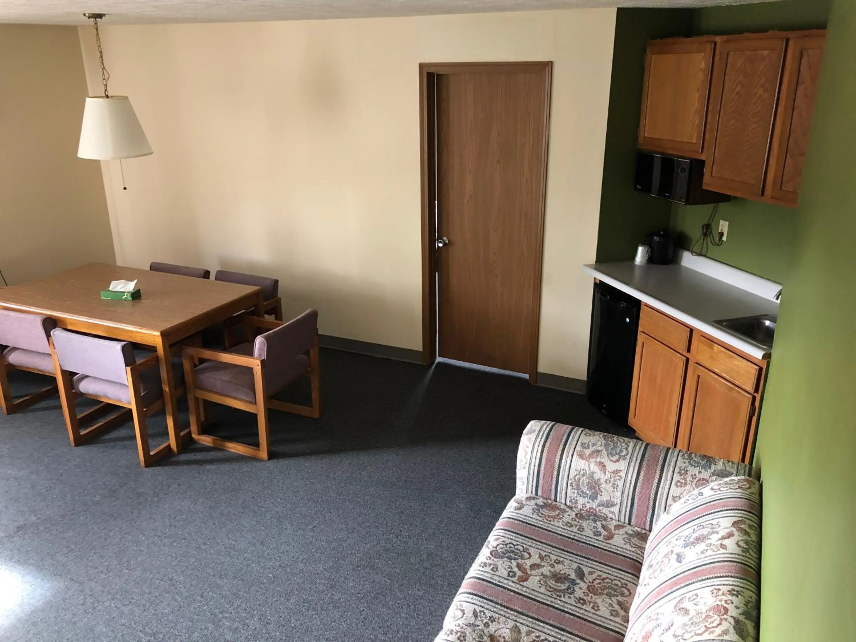 Living room in Salt Creek Inn