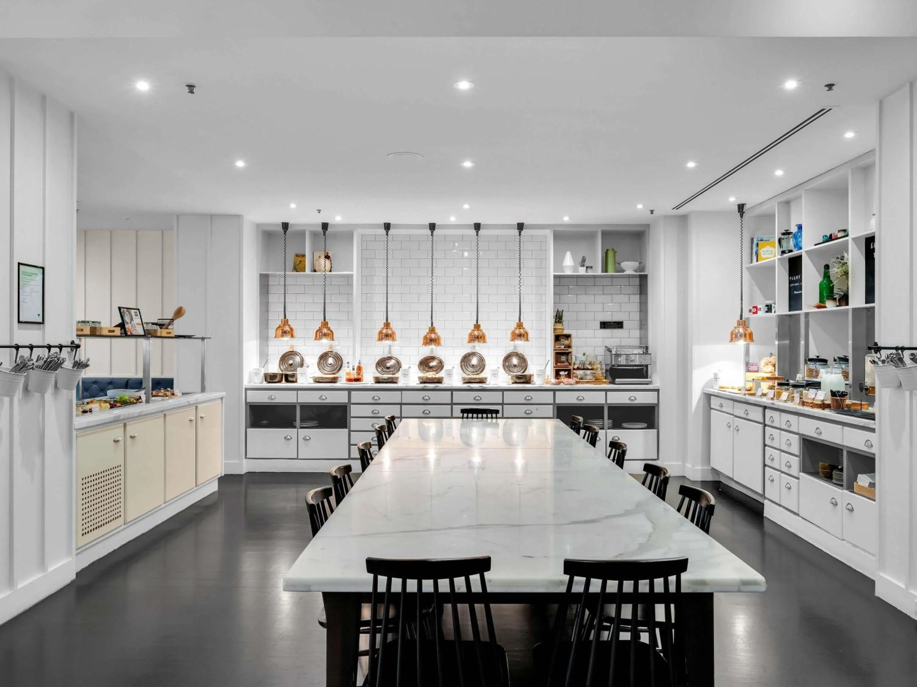 Restaurant/places to eat in Mantra on Russell