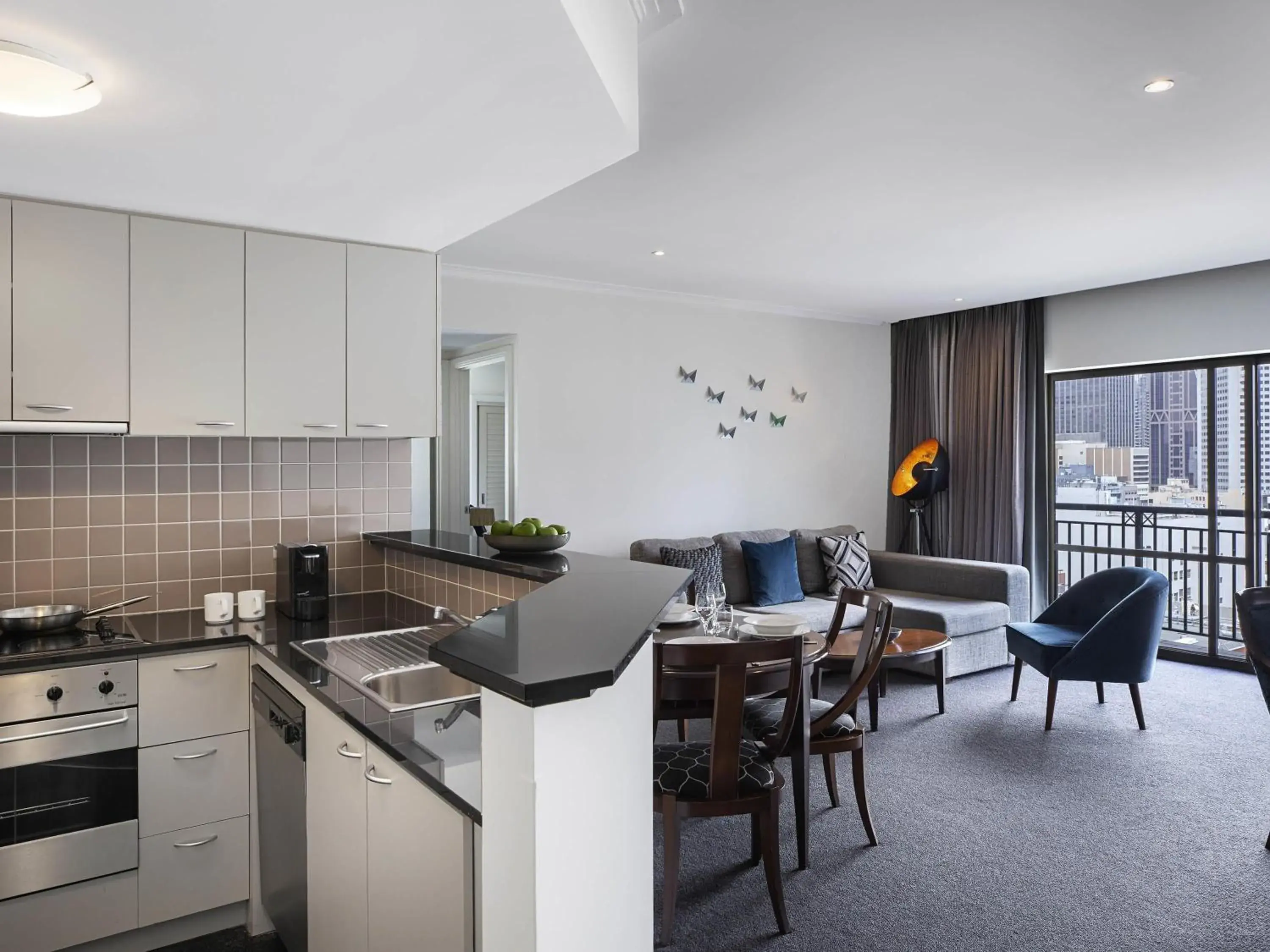 Premium Double Room in Mantra on Russell Premium Double Room in Mantra on Russell