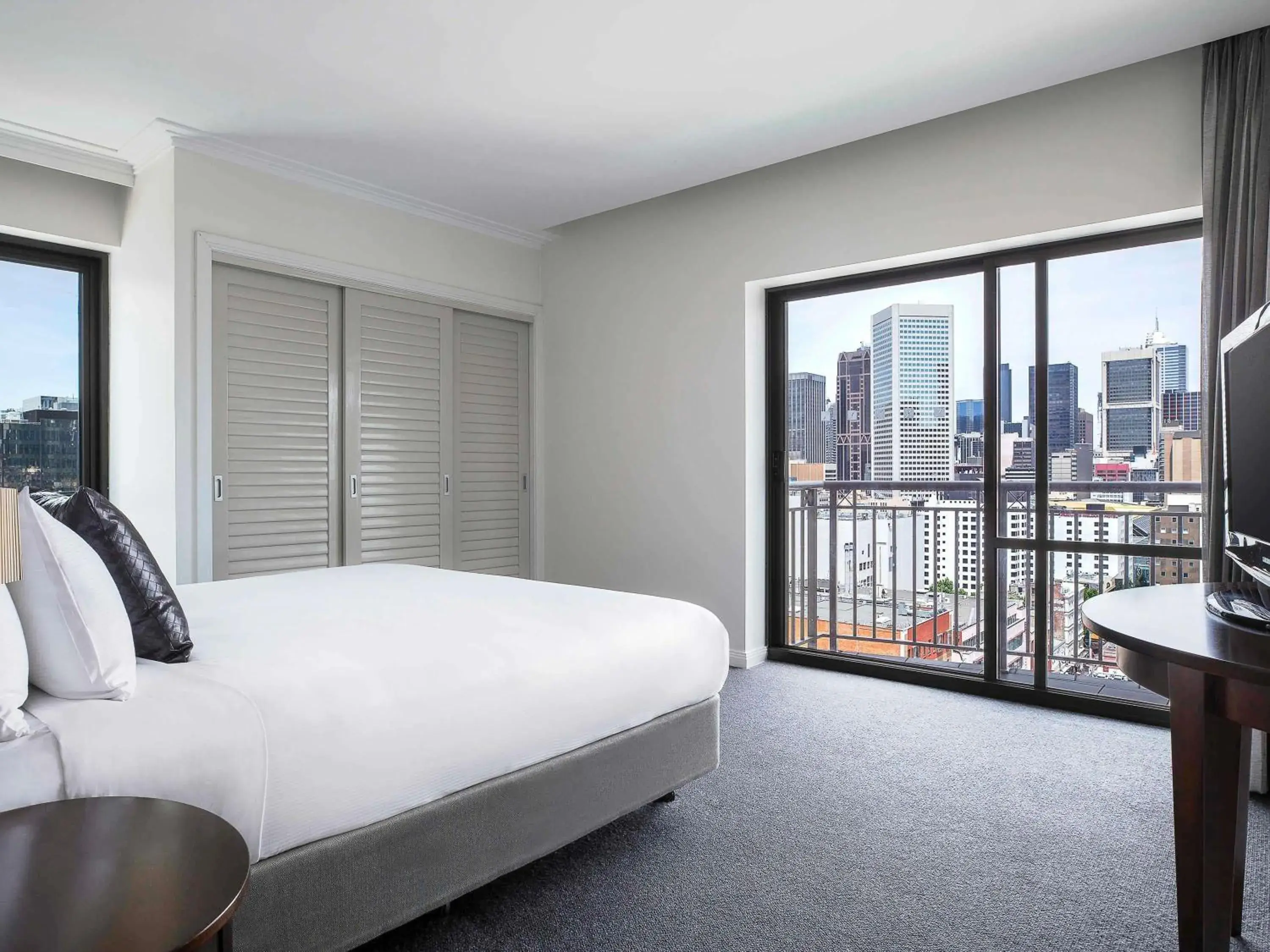 Property building, Bed in Mantra on Russell Property building, Bed in Mantra on Russell