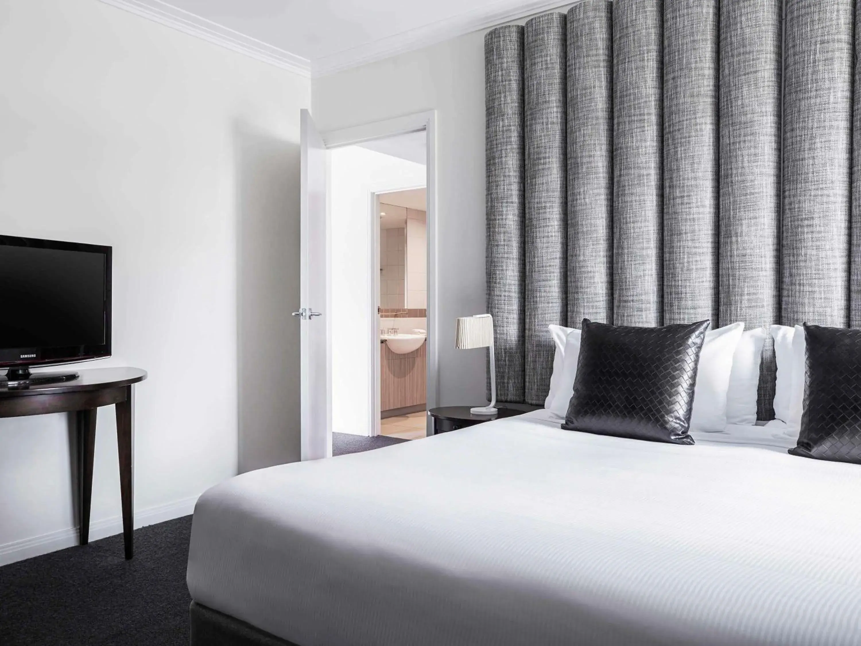 Bedroom, Bed in Mantra on Russell Bedroom, Bed in Mantra on Russell