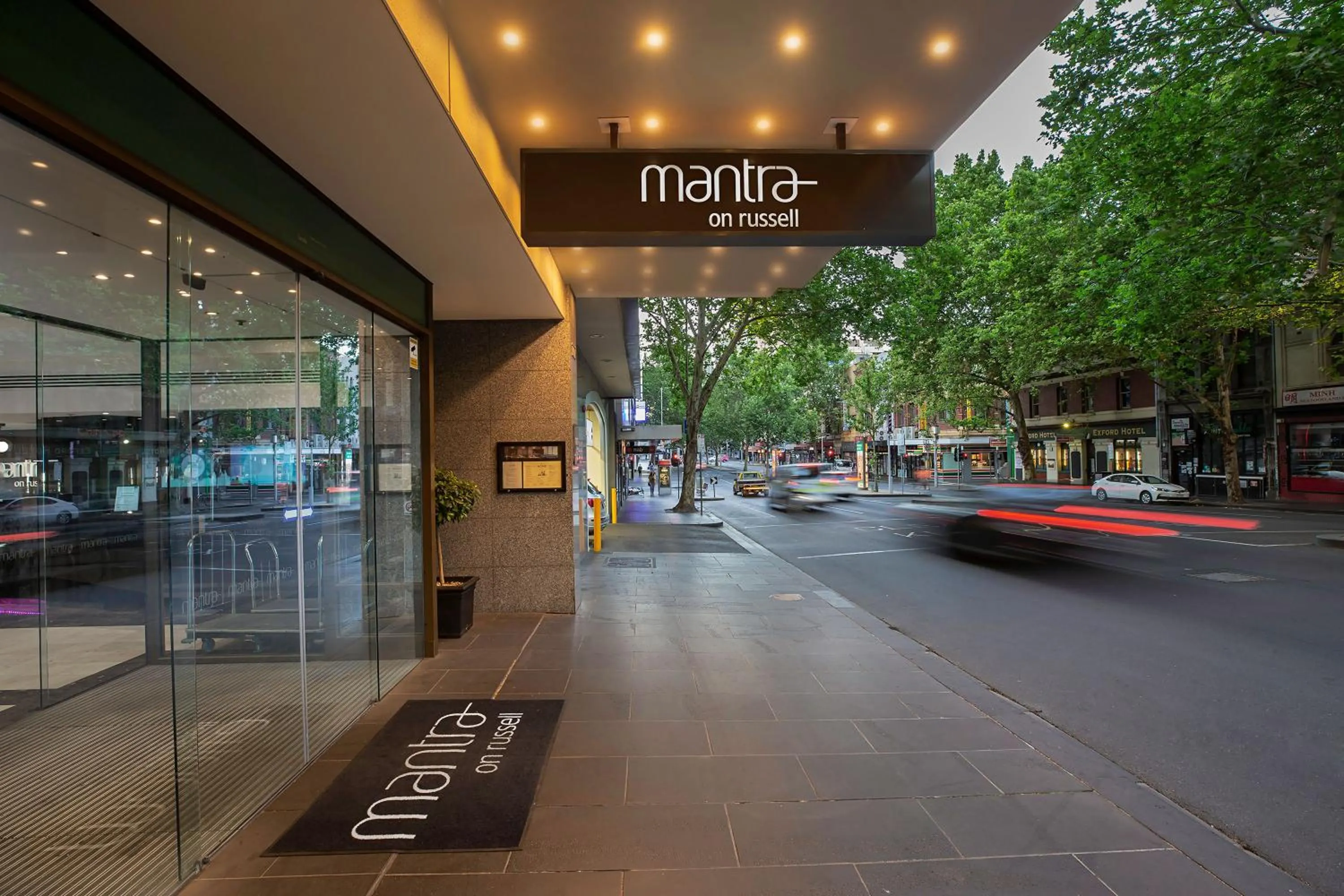 Facade/entrance in Mantra on Russell