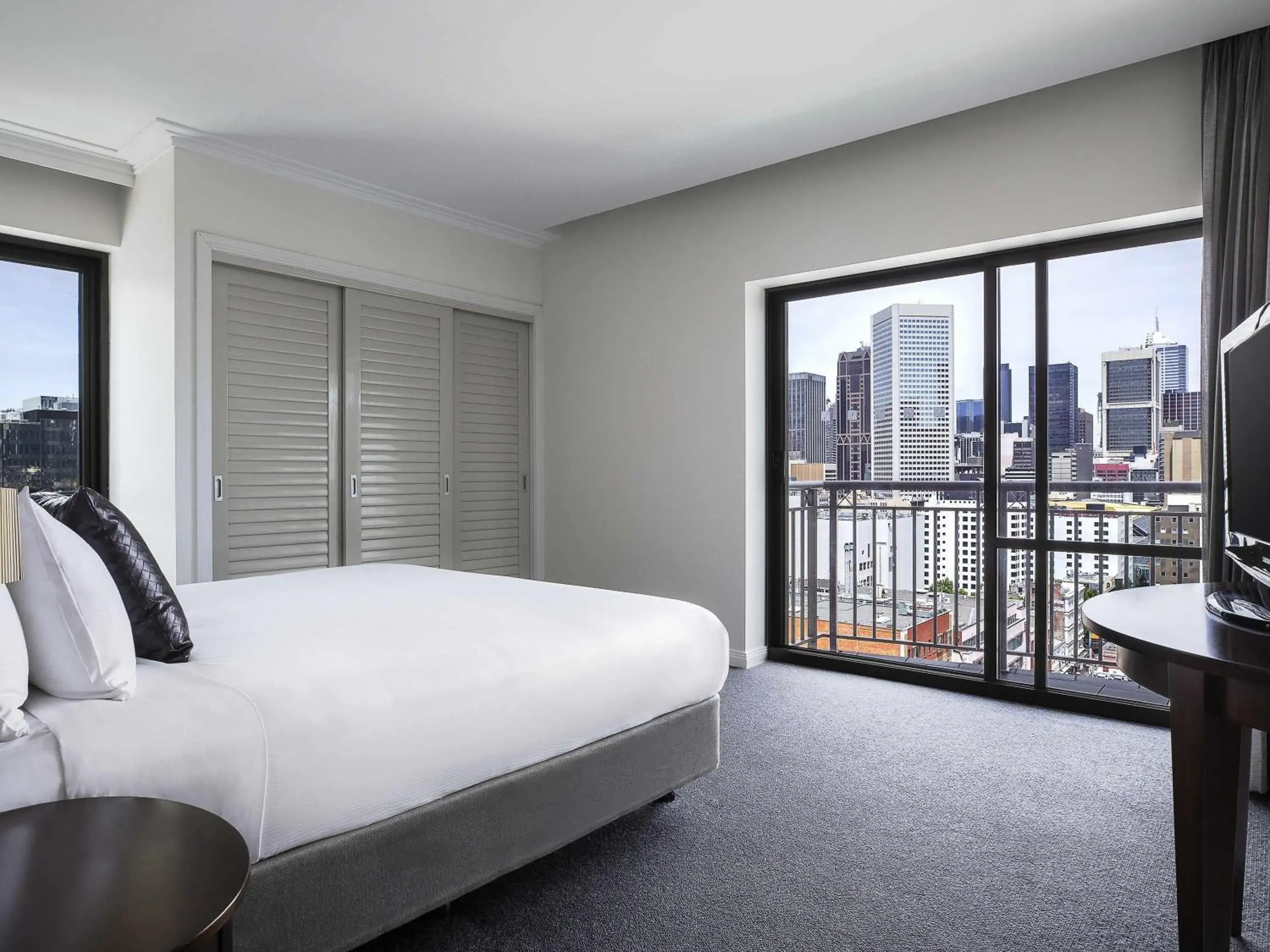 Bedroom, Bed in Mantra on Russell Bedroom, Bed in Mantra on Russell