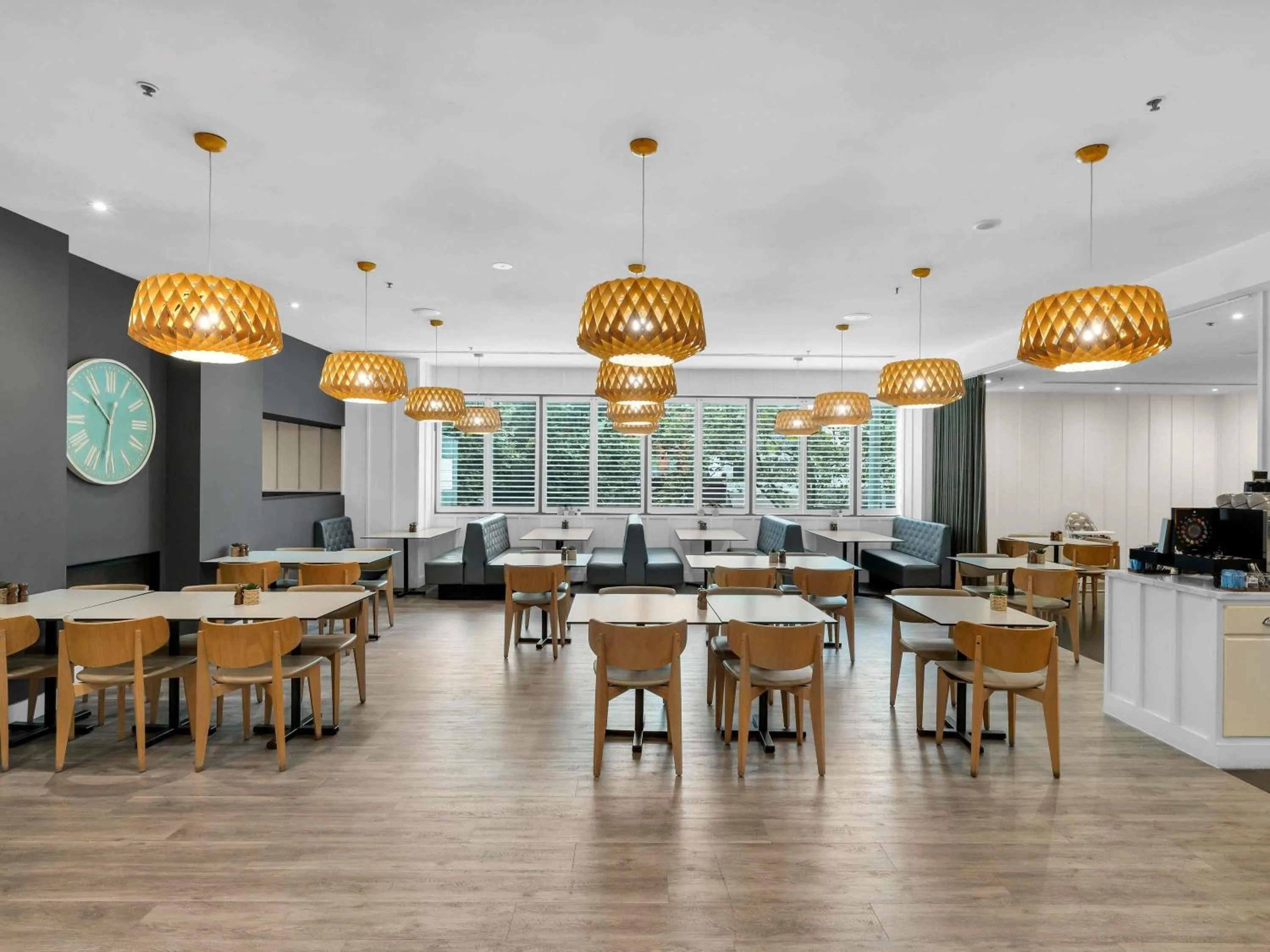 Restaurant/places to eat in Mantra on Russell